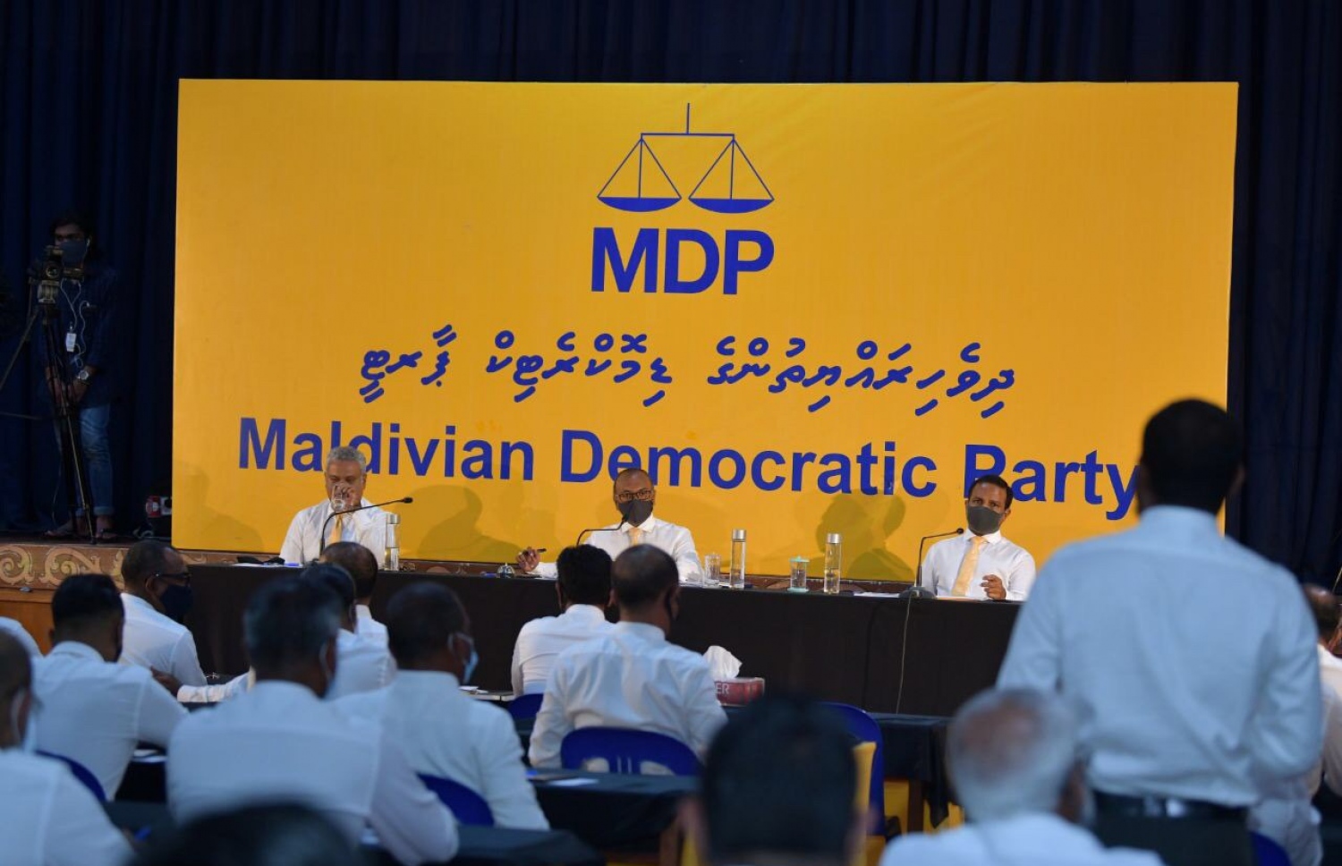 އެމްޑީޕީގެ މިރޭގެ ގައުމީ މަޖިލީހުގެ ޖަލްސާގެ ރިޔާސަތު.---ފޮޓޯ: އަހުމަދު އަވްޝަން/މިހާރު