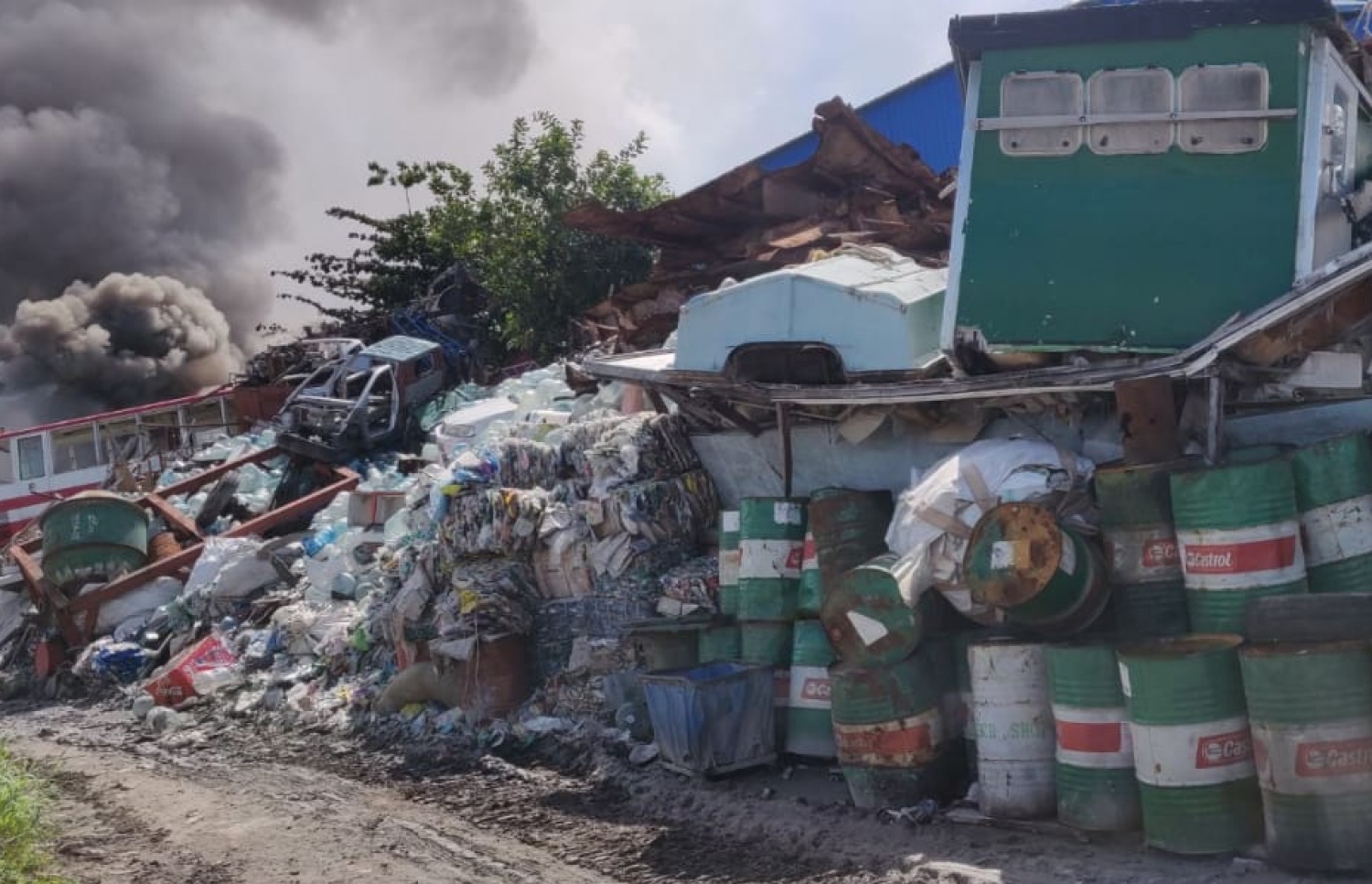 ސެކިއުއާ ބޭގްގެ ސައިޓުން މިއަދު ހެނދުނު ދުން އަރަނީ.---ފޮޓޯ: އެމްއެންޑީއެފް