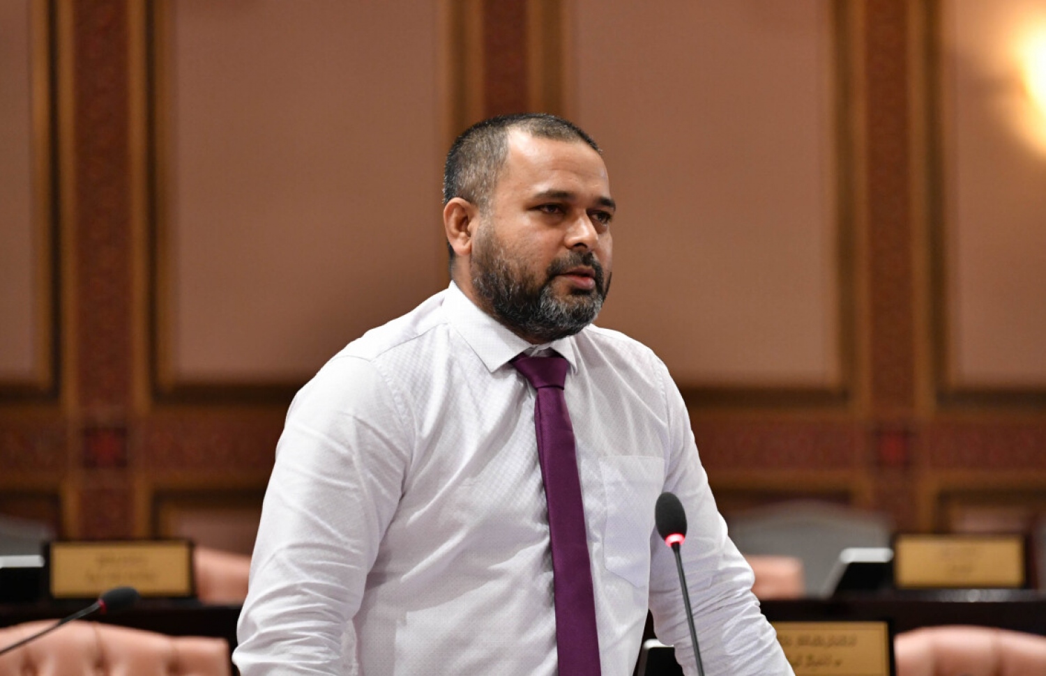 ރައްޔިތުންގެ މަޖިލީހުގެ މިއަދުގެ ޖަލްސާގައި ޝިޔާމް ވާހަކަ ދައްކަވަނީ: ބިދޭސީންނަށް ރެސިޑެންސް ވިސާ ދޭން އުޅޭ ގޮތާ މެދު އިދިކޮޅުން އަންނަނީ ހިތްހަމަނުޖެހުންފާޅުކުރަމުން.