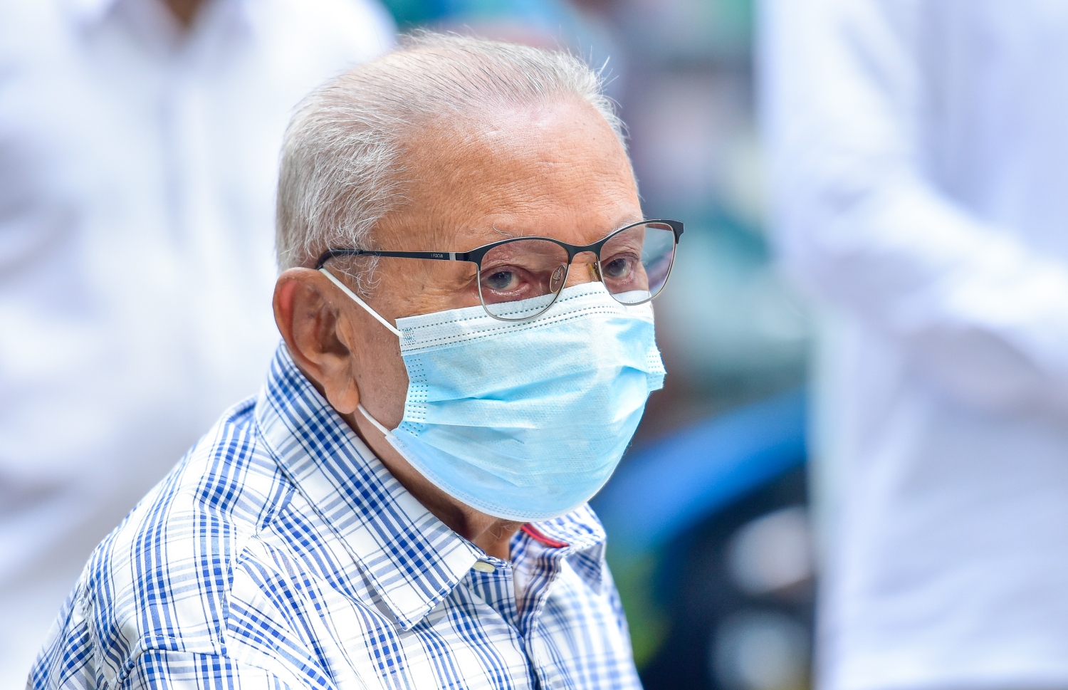 މާލެ: ޖުލައި 10، 2020: އިމާރާތް ކުރުމުގެ ދާއިރާގެ ޖަމިއްޔާ، މަސީގެ ރައީސް މުހައްމަދު އަލީ ޖަނާހު (ޖަނާ)ގެ ބައްޕަގެ ހަނދާނުގައި، އޭނާގެ ބައްޕަގެ ނަމުގައި ހުޅުވި "މަސްޖިދުލް އަލީ ހުސައިން"، މިސްކިތް ހުޅުވުމުގެ ރަސްމިއްޔާތުގައި، ދައުލަތަށް ގިނަ ދުވަހު ހިދުމަތް ކުރައްވާފައިވާ ކުރީގެ ވަޒީރު އުމަރު ޒާހިރު ބައިވެރިވެ ވަޑައިގަންނަވަނީ.-- ފޮޓޯ: އަހުމަދު އަވްޝަން އިލްޔާސް /މިހާރު