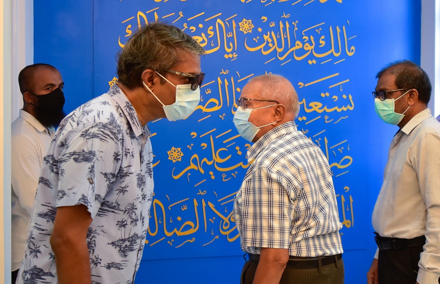 މާލެ: ޖުލައި 10، 2020: އިމާރާތް ކުރުމުގެ ދާއިރާގެ ޖަމިއްޔާ، މަސީގެ ރައީސް މުހައްމަދު އަލީ ޖަނާހު (ޖަނާ)ގެ ބައްޕަގެ ހަނދާނުގައި، އޭނާގެ ބައްޕަގެ ނަމުގައި ހުޅުވި "މަސްޖިދުލް އަލީ ހުސައިން"، މިސްކިތް ހުޅުވުމަށް ފަހު މިސްކިތުގެ އެތެރެ ބައްލަވައި ލައްވަނީ.-- ފޮޓޯ: އަހުމަދު އަވްޝަން އިލްޔާސް /މިހާރު