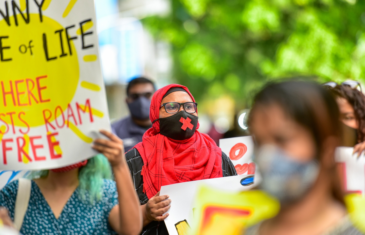 މާލެ: ޖުލައި 12، 2020- ސަރުކާރުގެ މަތީ މަގާމުތަކުގައި ތިއްބެވި ބޭފުޅުންގެ ތެރެއިން ޖިންސީ ގޯނާގެ ތުހުމަތު ކުރެވޭ ބޭފުޅުން މަގާމުން އެކަހެރިކޮށް، މައްސަލަތައް ބަލަން ގޮވާލައި، "ޖާގައެއް ނެތް" ނަމުގައި ބޭއްވި އެއްވުމުގެ ތެރެއިން.---ފޮޓޯ: އަހުމަދު އަވްޝަން/މިހާރު