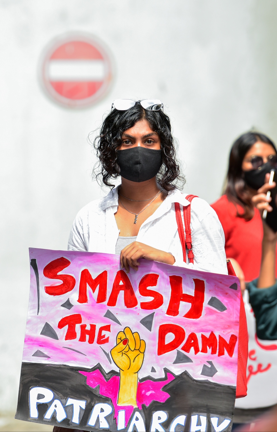 މާލެ: ޖުލައި 12، 2020- ސަރުކާރުގެ މަތީ މަގާމުތަކުގައި ތިއްބެވި ބޭފުޅުންގެ ތެރެއިން ޖިންސީ ގޯނާގެ ތުހުމަތު ކުރެވޭ ބޭފުޅުން މަގާމުން އެކަހެރިކޮށް، މައްސަލަތައް ބަލަން ގޮވާލައި، "ޖާގައެއް ނެތް" ނަމުގައި ބޭއްވި އެއްވުމުގެ ތެރެއިން.---ފޮޓޯ: އަހުމަދު އަވްޝަން/މިހާރު