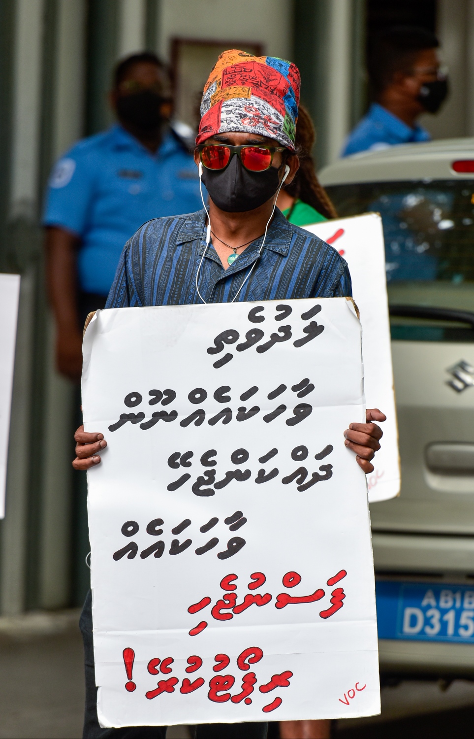 މާލެ: ޖުލައި 12، 2020- ސަރުކާރުގެ މަތީ މަގާމުތަކުގައި ތިއްބެވި ބޭފުޅުންގެ ތެރެއިން ޖިންސީ ގޯނާގެ ތުހުމަތު ކުރެވޭ ބޭފުޅުން މަގާމުން އެކަހެރިކޮށް، މައްސަލަތައް ބަލަން ގޮވާލައި، "ޖާގައެއް ނެތް" ނަމުގައި ބޭއްވި އެއްވުމުގެ ތެރެއިން.---ފޮޓޯ: އަހުމަދު އަވްޝަން/މިހާރު