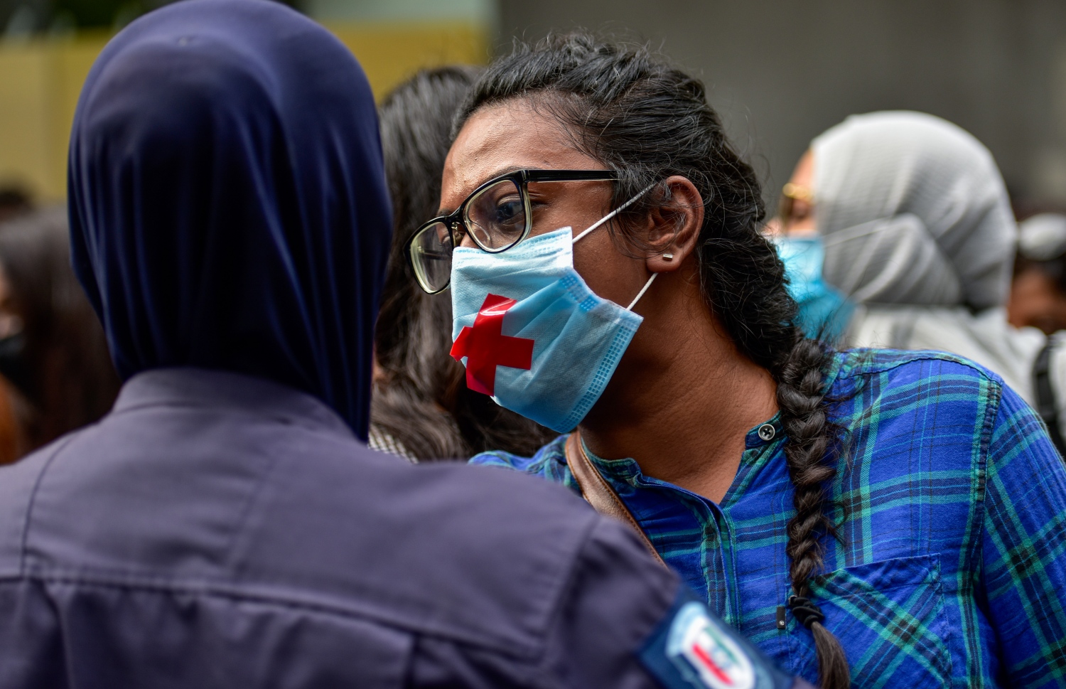 މާލެ: ޖުލައި 12، 2020- ސަރުކާރުގެ މަތީ މަގާމުތަކުގައި ތިއްބެވި ބޭފުޅުންގެ ތެރެއިން ޖިންސީ ގޯނާގެ ތުހުމަތު ކުރެވޭ ބޭފުޅުން މަގާމުން އެކަހެރިކޮށް، މައްސަލަތައް ބަލަން ގޮވާލައި، "ޖާގައެއް ނެތް" ނަމުގައި ބޭއްވި އެއްވުމުގެ ތެރެއިން.---ފޮޓޯ: އަހުމަދު އަވްޝަން/މިހާރު