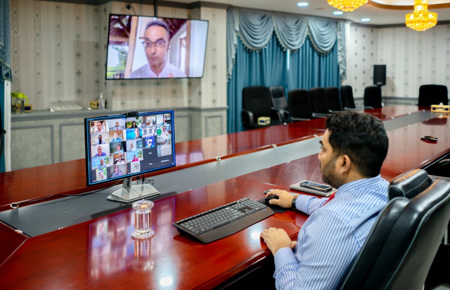 ސޮނެވާ ރިސޯޓްސް އިން މާފަރު އިންޓަނޭޝަނަލް އެއާޕޯޓްގައި ހެދި ކޮވިޑް-19 ޓެސްޓް ސެންޓަރު، ހެލްތު މިނިސްޓަރު އަބްދުﷲ އަމީން މިއަދު ހުޅުއްވައި ދެއްވަނީ.