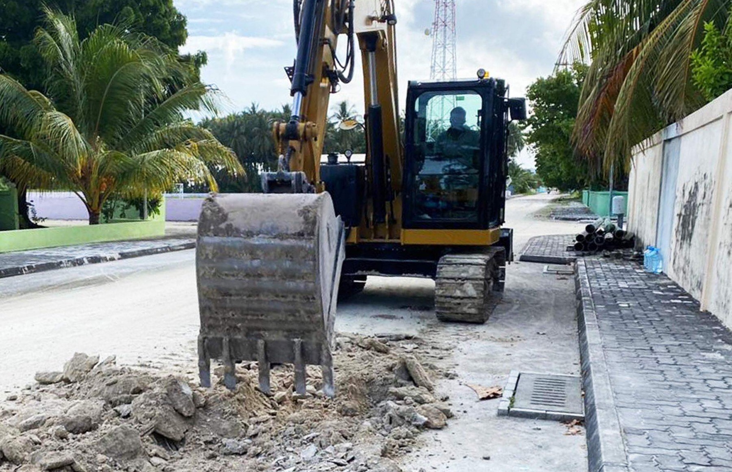 އެމްޓީސީސީން ލ.ފޮނަދޫ މަގު ހެދުމުގެ މަސައްކަތް ކުރަނީ-- ފޮޓޯ: އެމްޓީސީސީ