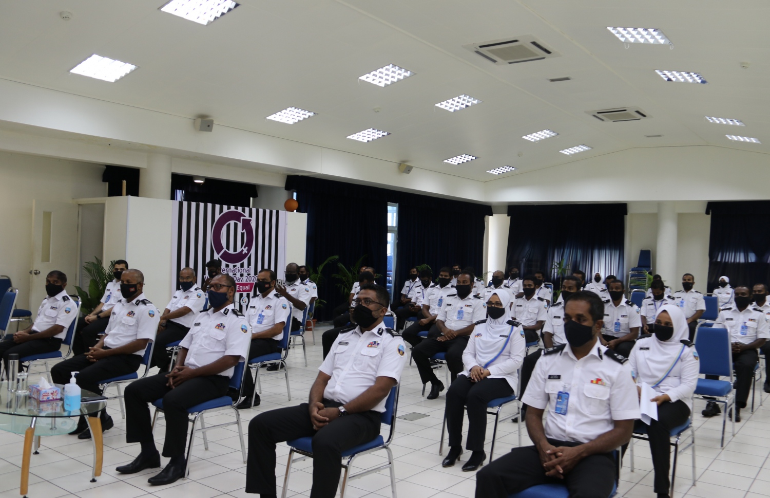 އަހަރީ ދުވަސް ފާހަގަ ކުރުމަށް މިއަދު ބޭއްވި ހަފްލާގައި ކަސްޓަމްސްގެ މުވައްޒަފުން ބައިވެރިވަނީ-- ފޮޓޯ: ކަސްޓަމްސް