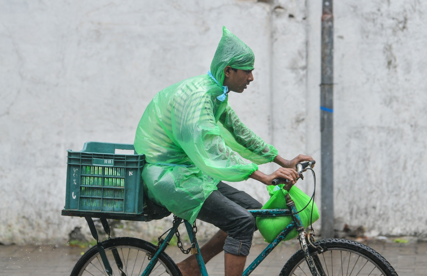 މާލެ: ޖުލައި 19، 2020: މޫސުން ގޯސްވެ، ކަނޑުގަދަވުން: މުޅި ރާއްޖެ އަށް ވަކި ވަގުތުތަކެއްގައި ވިއްސާރަކޮށް، ރާޅުއަރާފާނެ ކަމަށް މޫސުމާ ބެހޭ އިދާރާ އިން ލަފާކުރޭ.-- ފޮޓޯތައް: އަހުމަދު އަވްޝަން އިލްޔާސް /މިހާރު