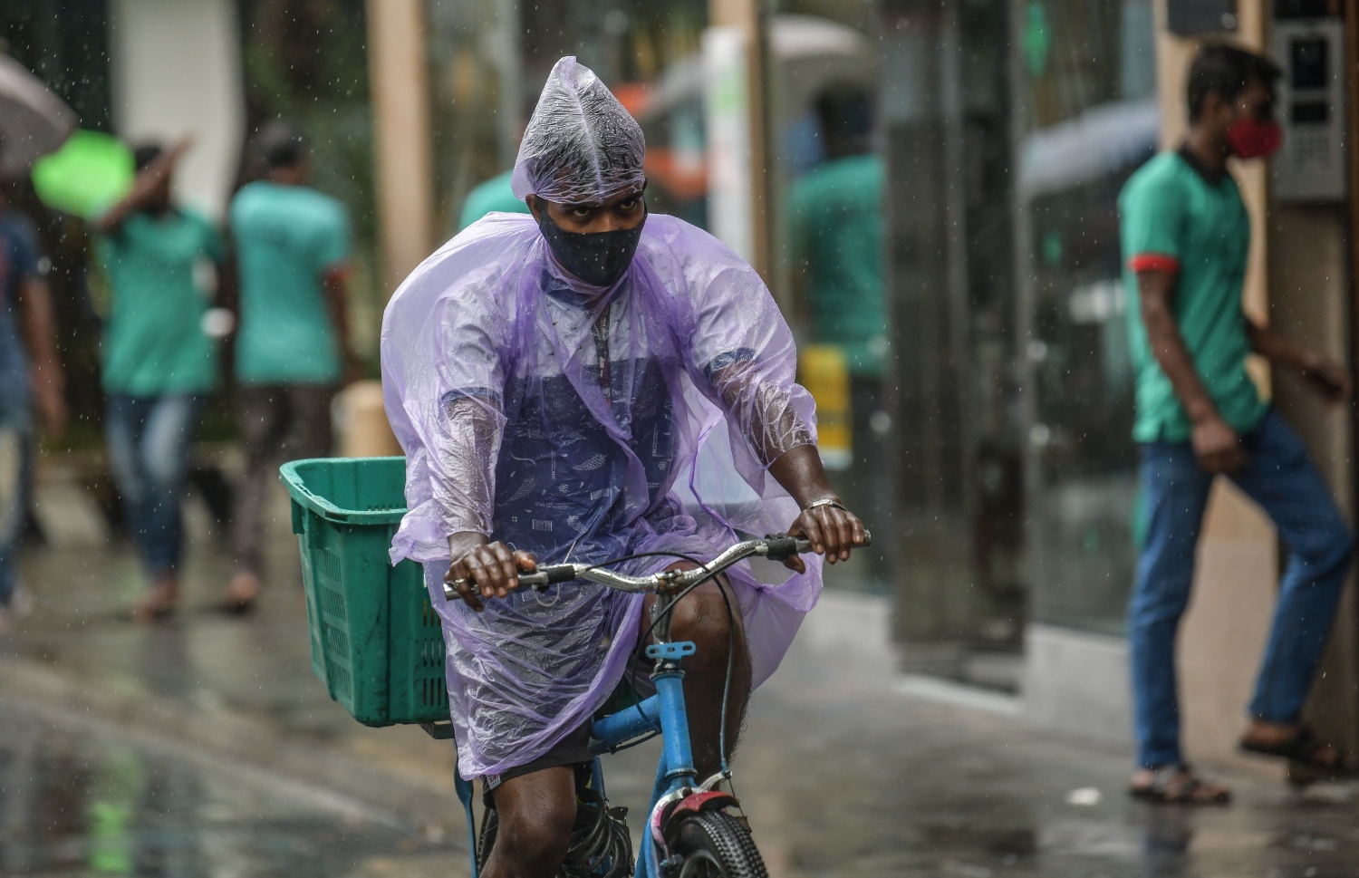 މާލެ: ޖުލައި 19، 2020: މޫސުން ގޯސްވެ، ކަނޑުގަދަވުން: މުޅި ރާއްޖެ އަށް ވަކި ވަގުތުތަކެއްގައި ވިއްސާރަކޮށް، ރާޅުއަރާފާނެ ކަމަށް މޫސުމާ ބެހޭ އިދާރާ އިން ލަފާކުރޭ.-- ފޮޓޯތައް:ނިޝާން އަލީ /މިހާރު