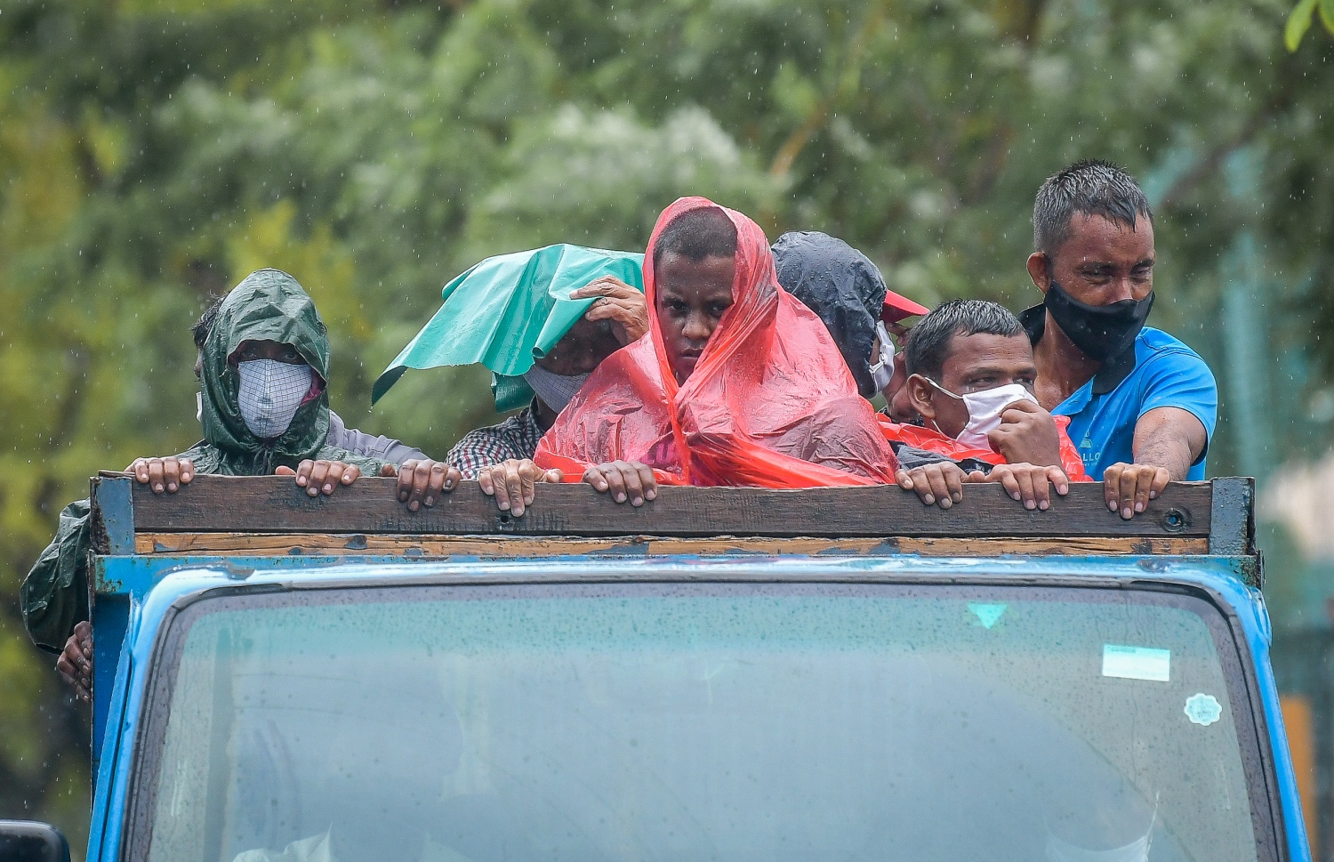 މާލެ: ޖުލައި 19، 2020: މޫސުން ގޯސްވެ، ކަނޑުގަދަވުން: މުޅި ރާއްޖެ އަށް ވަކި ވަގުތުތަކެއްގައި ވިއްސާރަކޮށް، ރާޅުއަރާފާނެ ކަމަށް މޫސުމާ ބެހޭ އިދާރާ އިން ލަފާކުރޭ.-- ފޮޓޯތައް:ނިޝާން އަލީ /މިހާރު