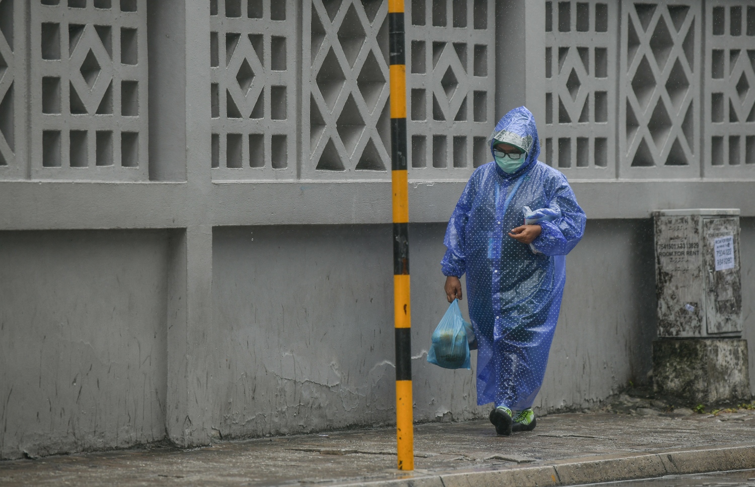 މާލެ: ޖުލައި 19، 2020: މޫސުން ގޯސްވެ، ކަނޑުގަދަވުން: މުޅި ރާއްޖެ އަށް ވަކި ވަގުތުތަކެއްގައި ވިއްސާރަކޮށް، ރާޅުއަރާފާނެ ކަމަށް މޫސުމާ ބެހޭ އިދާރާ އިން ލަފާކުރޭ.-- ފޮޓޯތައް:ނިޝާން އަލީ /މިހާރު