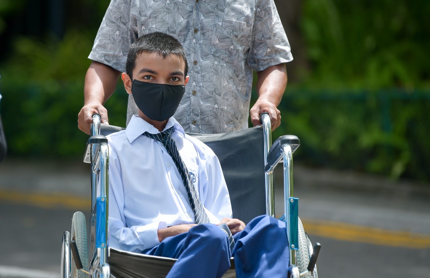 ބޭބެއާ އެކު އިރުޝާދު އިއްޔެ ސްކޫލަށް ދަނީ .- ފޮޓޯ: ނިޝާން އަލީ/ މިހާރު