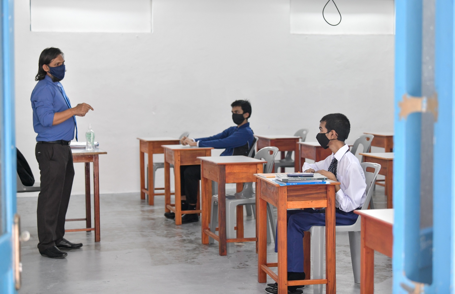 އިރުޝާދު، ސީއެޗުއެސްއީގެ ކްލާހުގައި ކިޔަވަނީ -- ފޮޓޯ: ނިޝާން އަލީ/ މިހާރު