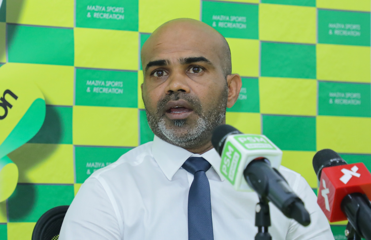 މާޒިޔާގެ ކޯޗު ކަމަށް 2020-2021 ގައި ހަމަޖެއްސި ކޯޗު މުހައްމަދު ނިޒާމް: ވަކި ހިސާބަކުން އޭނާ ވެސް ވަނީ އެ ޓީމުގެ ވަޒީފާ ދޫކޮށްލަން ޖެހިފަ --- ފައިލް ފޮޓޯ