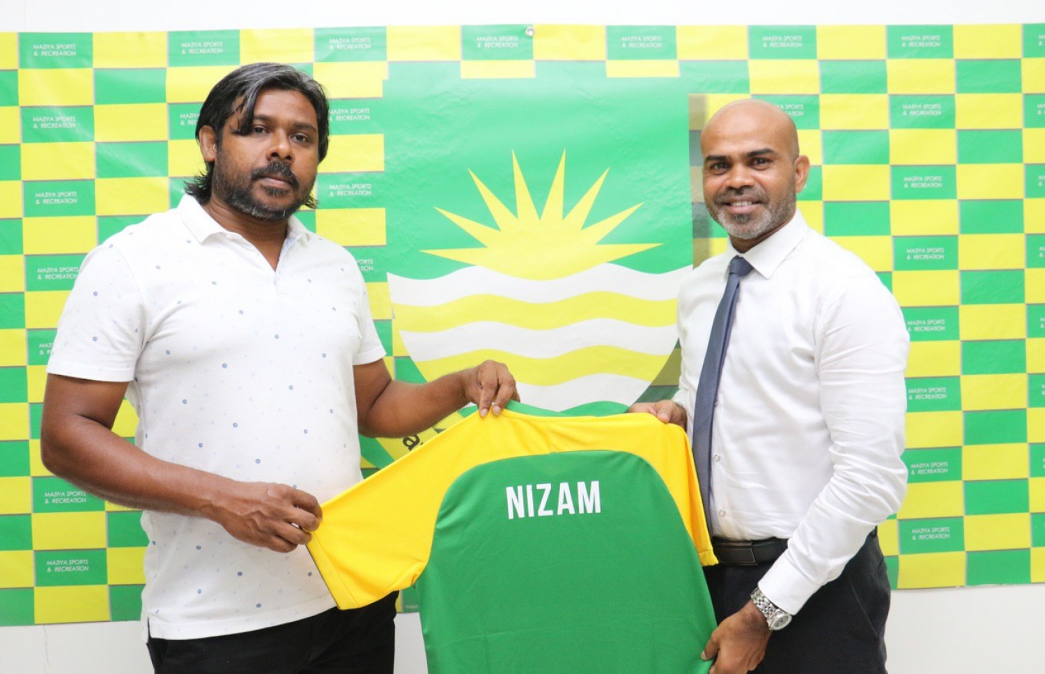 ނިޒާމްބެ (ކ) އާއި މާޒިޔާގެ ވައިސް ޗެއާމަން މޫސަ.-- ފޮޓޯ: މާޒިޔާ