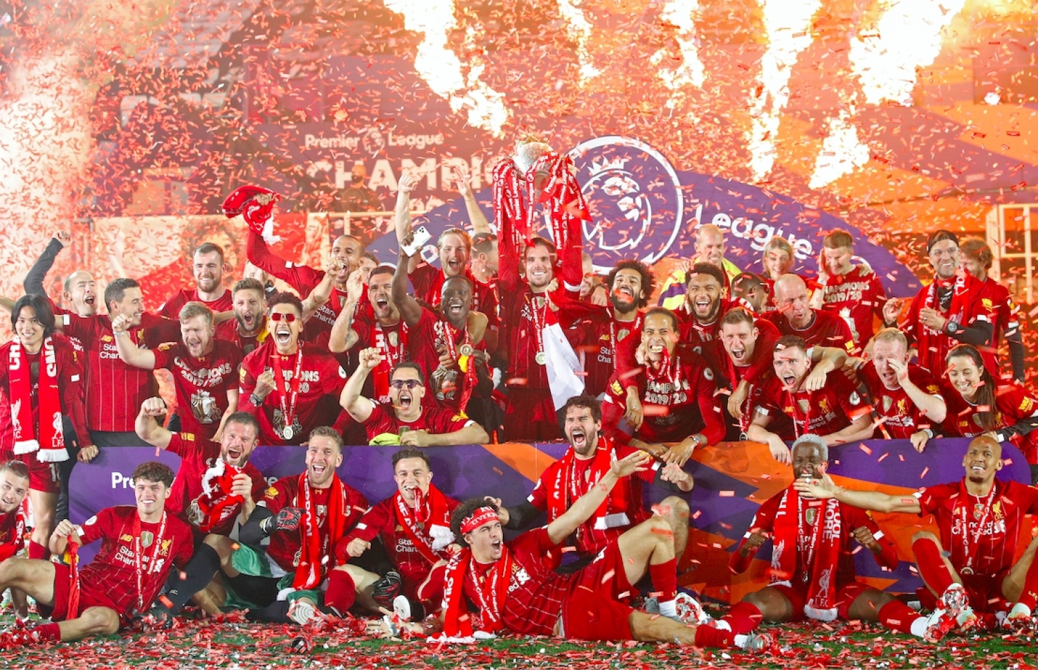 ލިވަޕޫލް ކުޅުންތެރިން ތަށްޓާ އެކު އުފާފާޅުކުރަނީ. -- ފޮޓޯ: އޭއެފްޕީ