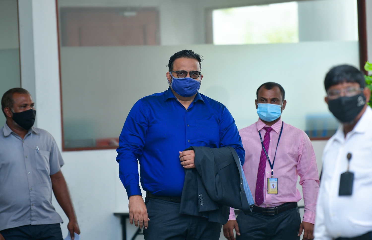 ކުރީގެ ނައިބު ރައީސް އަދީބު މިއަދު ހައި ކޯޓަށް ވަޑައިގަންނަވަނީ..---ފޮޓޯ: އަހްމަދު އަވްޝަން / މިހާރު