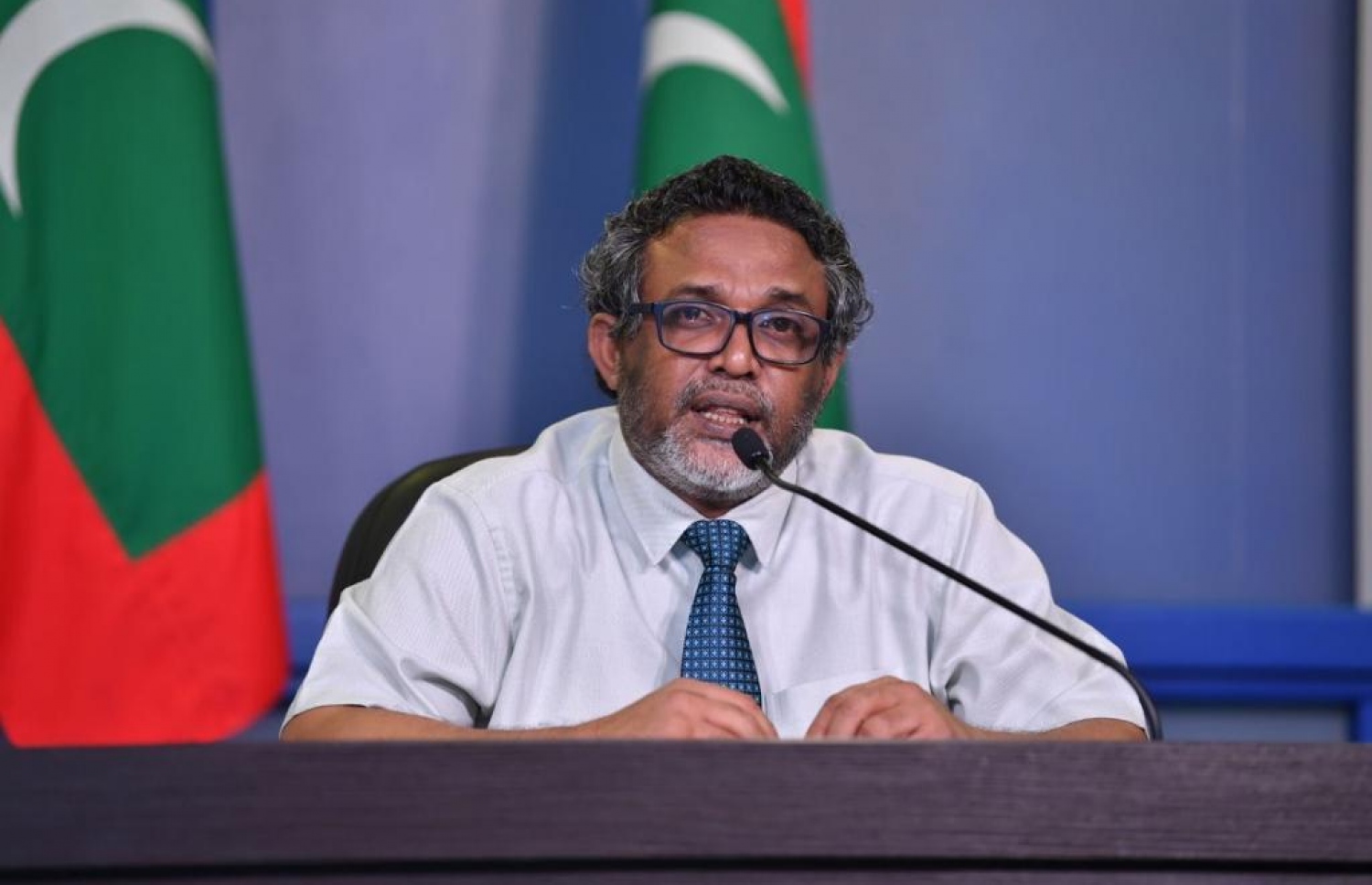 އެސެޓް ރިކަވަރީ ކޮމިޝަންގެ ރައީސް އަސްއަދު ނޫސްވެރިންނާ ވާހަކަ ދައްކަވަނީ.