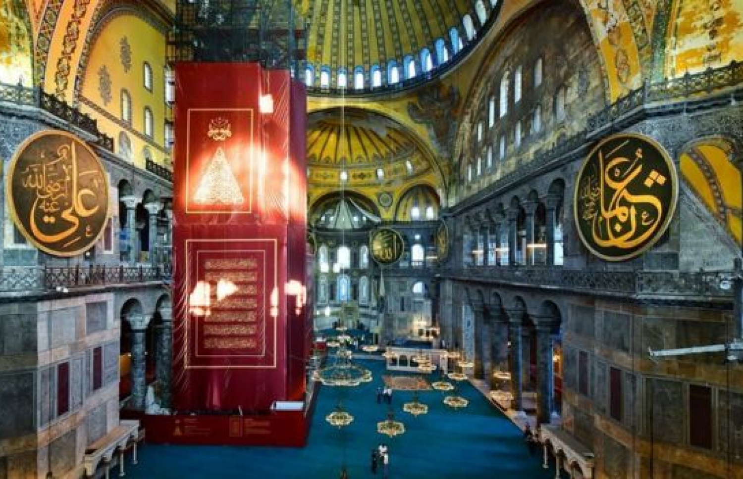 ހަޔާ ސޫފިޔާ މިސްކިތުގެ އެތެރެ. --ފޮޓޯ:އަލީ ޔެރްލިކަޔާ