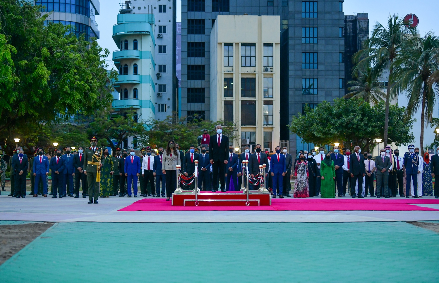 މާލެ: ޖުލައި 26، 2020- ރާއްޖޭގެ 55 ވަނަ މިނިވަން ދުވަހުގެ މުނާސަބަތުގައި ދިދަ ނެގުމަށް ޖުމްހޫރީ މައިދާނުގައި ބޭއްވި ރަސްމިއްޔާތުގެ ތެރެއިން.---ފޮޓޯ: އަހުމަދު އަވްޝަން/މިހާރު