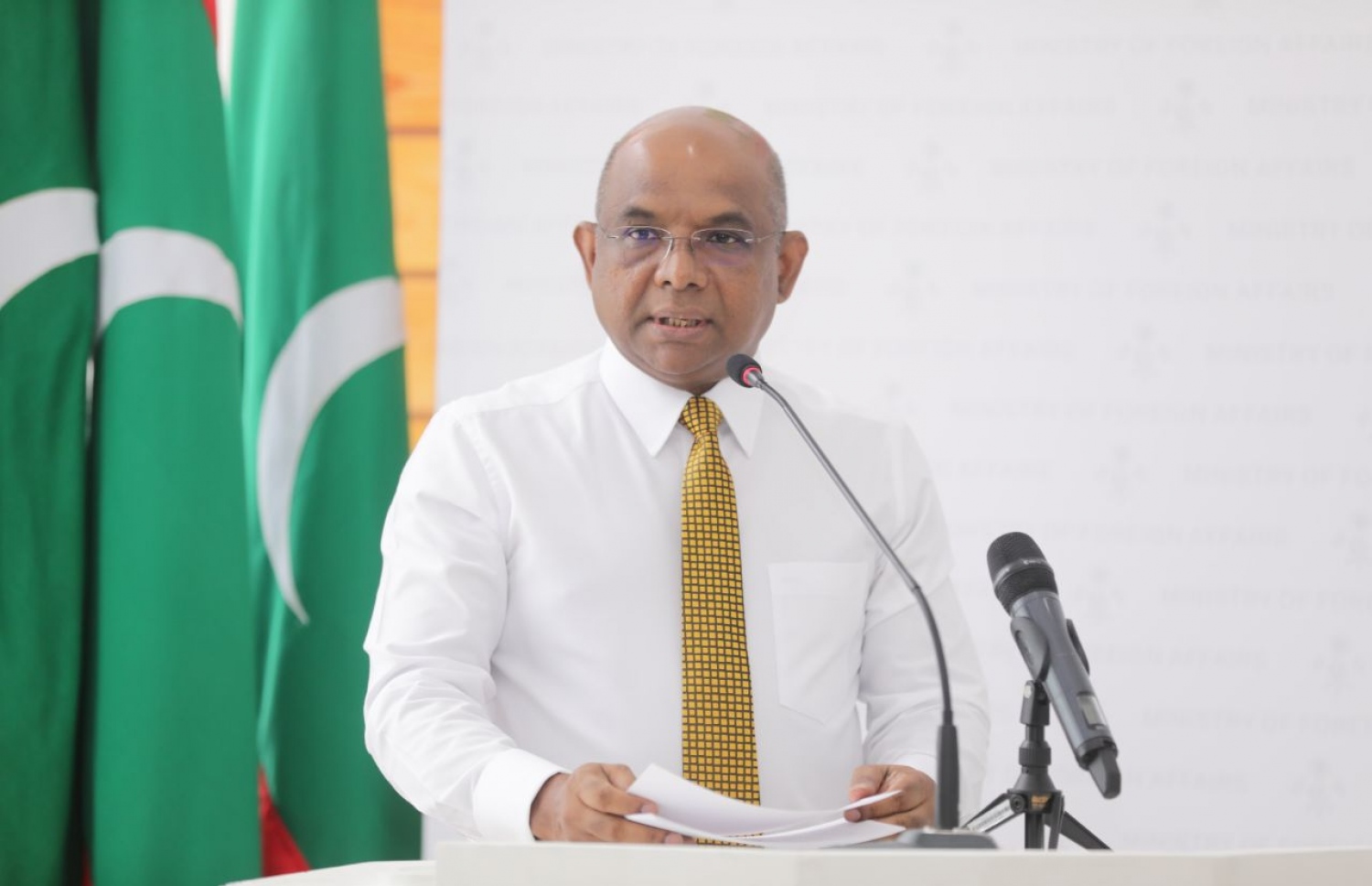 މިއަދުގެ ރަސްމިއްޔާތުގައި މިނިސްޓަރު ޝާހިދު ވާހަކަ ދައްކަވަނީ.---ފޮޓޯ: ފޮރިން މިނިސްޓްރީ