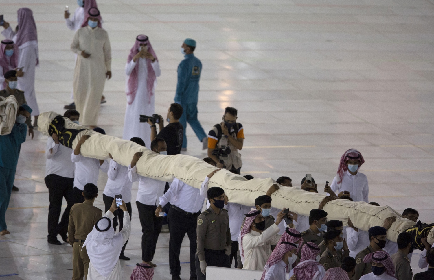 ޖުލައި 29، 2020ގައި ގެފުޅުގެ އުރަކޮޅު ހަރަމްފުޅަށް ވައްދަނީ. --ފޮޓޯ:އޭއެފްޕީ