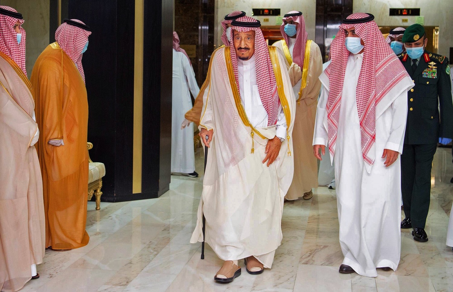 ގޯލް ބްލެޑާގެ އޮޕަރޭޝަނަށް ފަހު ރަސްގެފާން ސަލްމާން އިއްޔެ ހޮސްޕިޓަލުން ނުކުމެވަޑައިގަންނަވަނީ. --ފޮޓޯ:އޭއެފްޕީ