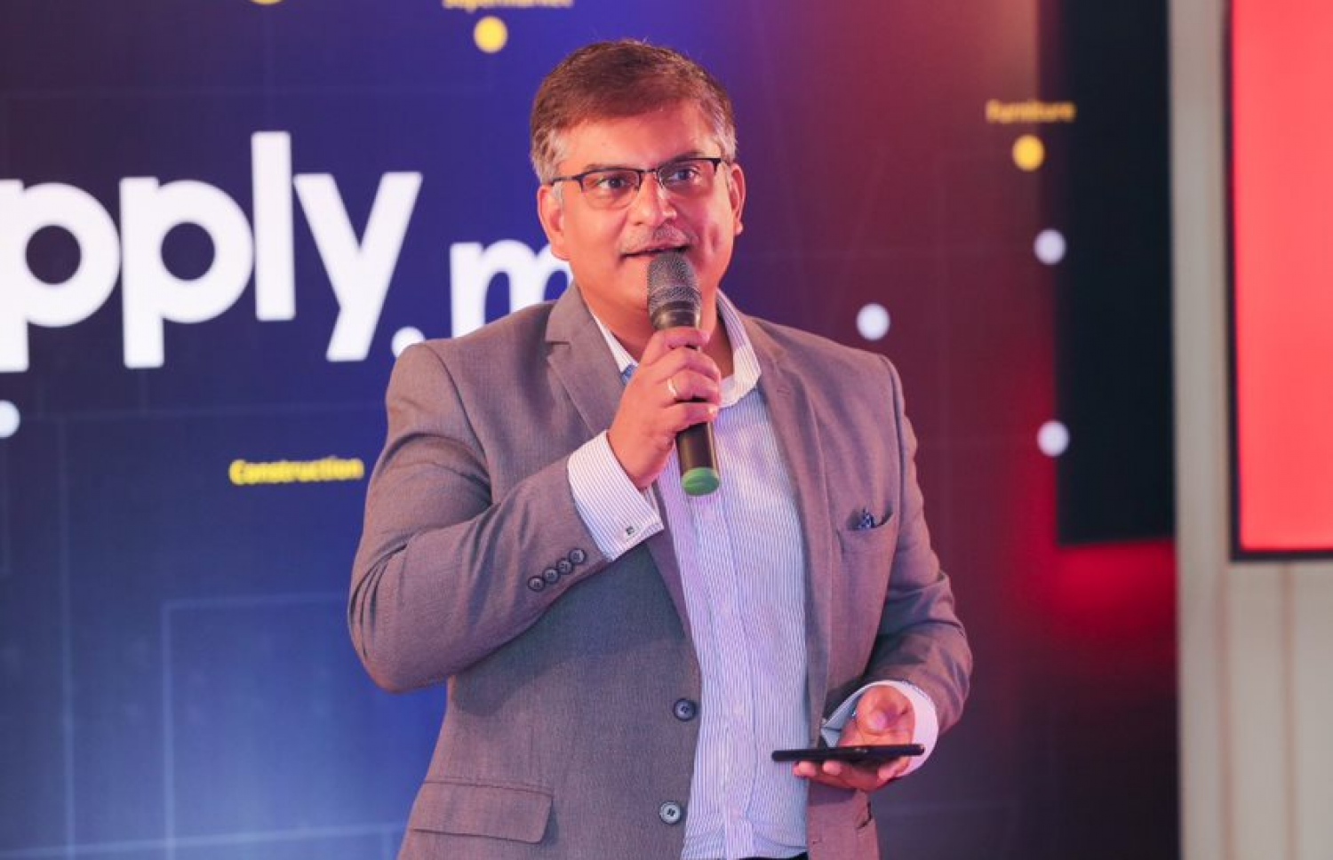 އުރީދޫގެ ސީއީއޯ އަދި މެނޭޖިން ޑިރެކްޓަރު ނަޖީބު ޚާން، ރަސްމީ ހަފުލާއެއްގައި ވާހަކަ ދައްކަވަނީ: އޭނާ އަބަދުވެސް ވިދާޅުވަނީ އުރީދޫން ޒަމާނީ ޓެކްނޮލޮޖީ ރާއްޖެއަށް ގެނެސްދޭނެ ކަމަށް.