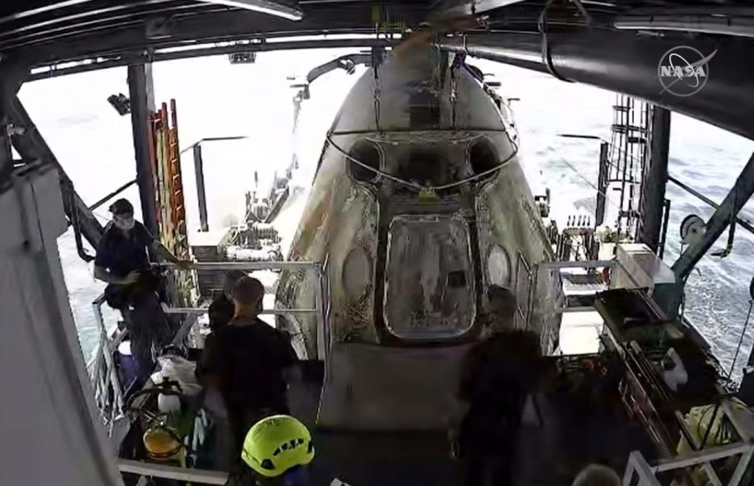 ސްޕޭސްއެކްސްގެ ޑްރެގަން ކެޕްސޫލުން ރިކަވަރީ އުޅަނދަށް ނަގަނީ. --ފޮޓޯ:އޭއެފްޕީ