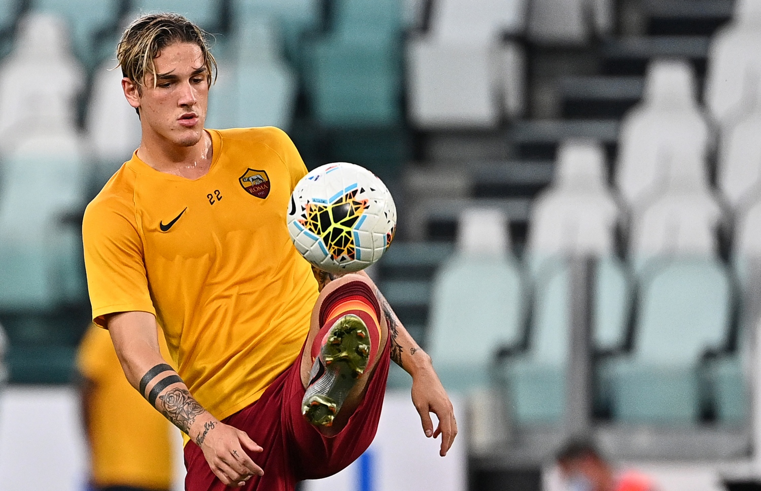 މެޗެއްގެ ތެރެއިން ޒަނިއޯލޯ ބޯޅަ ކޮންޓްރޯލްކުރަނީ. -- ފޮޓޯ: އޭއެފްޕީ