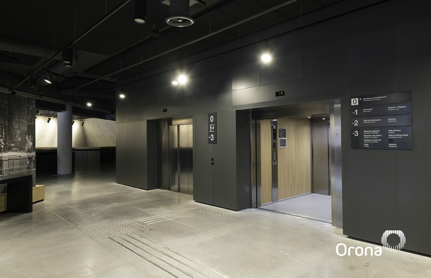 އޮރޯނާ ލިފްޓް ލާފައިވާ އިމާރާތެއް--