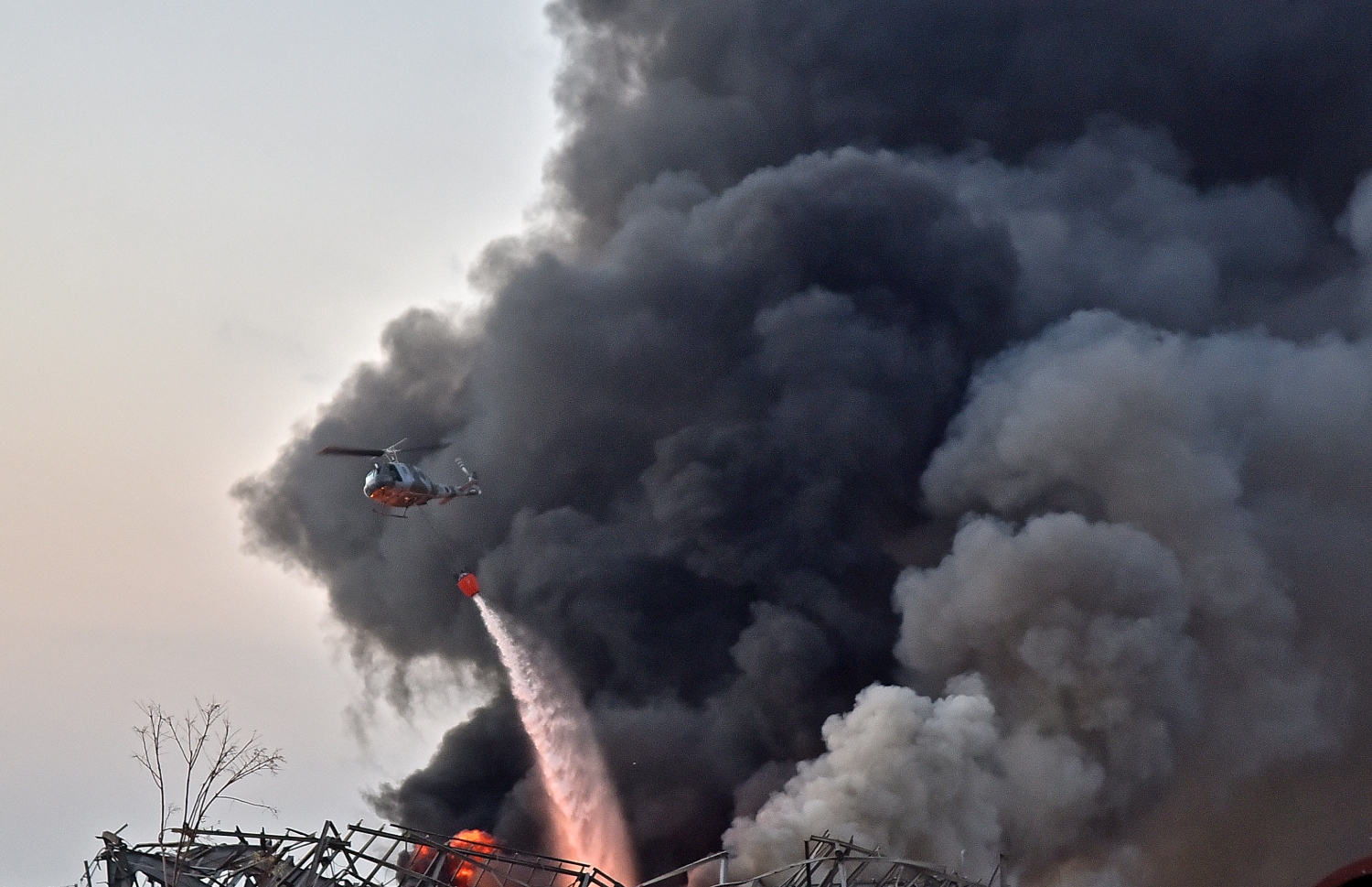 ބޭރޫތުގައި ބާރުތަކެއް ގޮވުންތަކެއް ގޮވައި ދުން އަރަނީ. --ފޮޓޯ:އޭއެފްޕީ