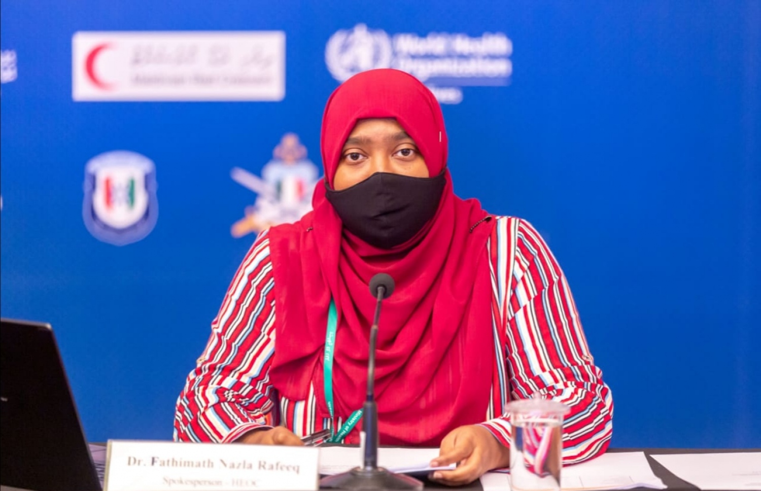 ޑރ. ނަޒްލާ، މިރޭގެ މީޑިއާ ބްރީފިންއެެއްގައި ނޫސްވެރިންނާ ވާހަކަ ދައްކަވަނީ.