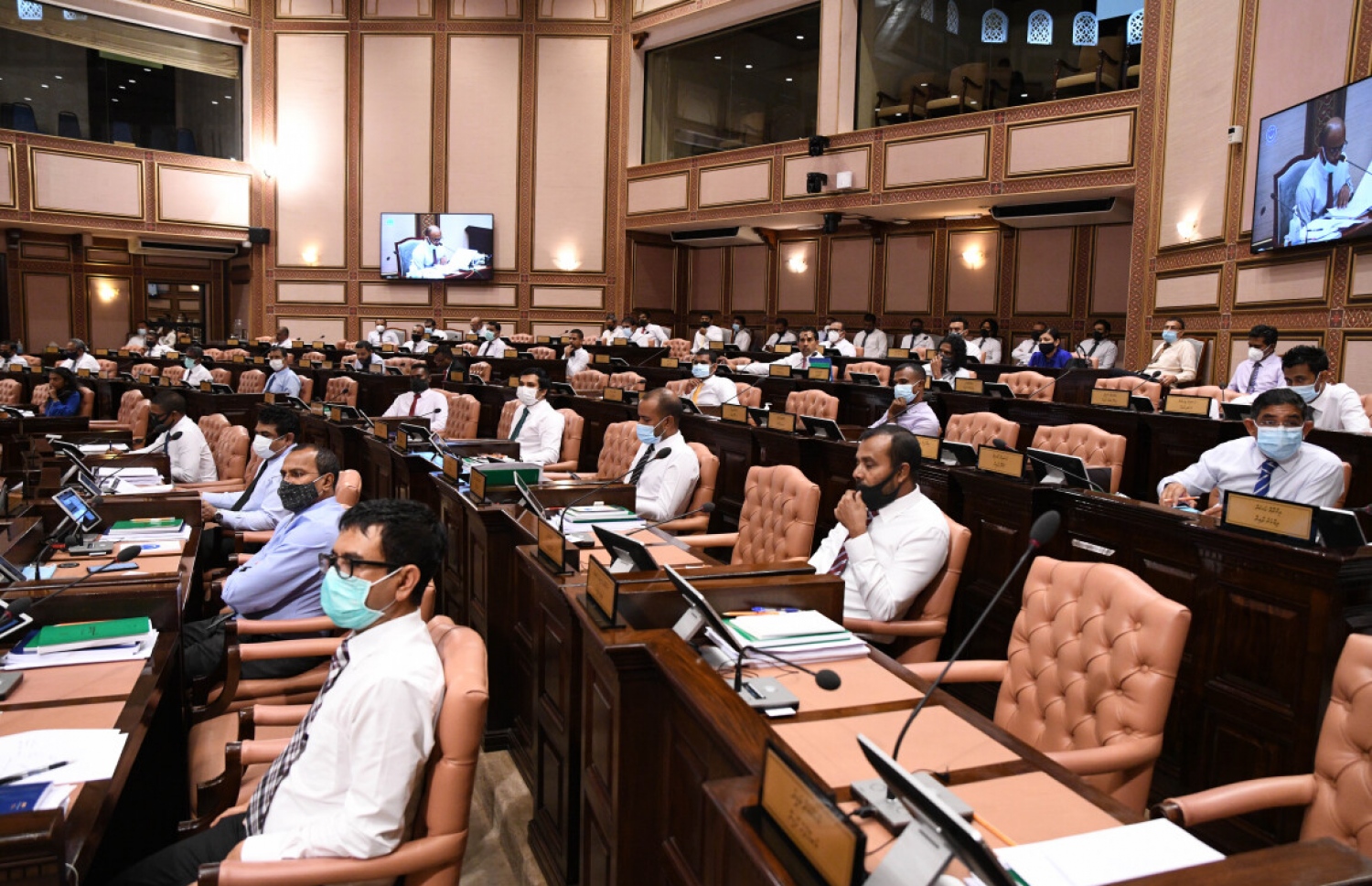 މަޖިލީހުގެ ޖަލްސާއެއްގައި މެމްބަރުން --- ފޮޓޯ/މަޖިލިސް