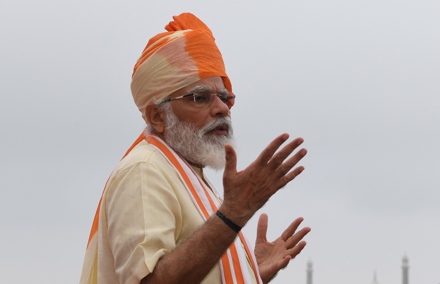 ނިއު ދިއްލީ - އޮގަސްޓް 15، 2020: އިންޑިއާގެ 74 ވަނަ މިނިވަން ދުވަސް ފާހަގަކުރަން ރެޑް ފޯޓުގައި ބޭއްވި ރަސްމިއްޔާތުގައި ބޮޑުވަޒީރު މޯދީ ތަގްރީރު ކުރައްވަނީ. --ފޮޓޯ:އޭއެފްޕީ