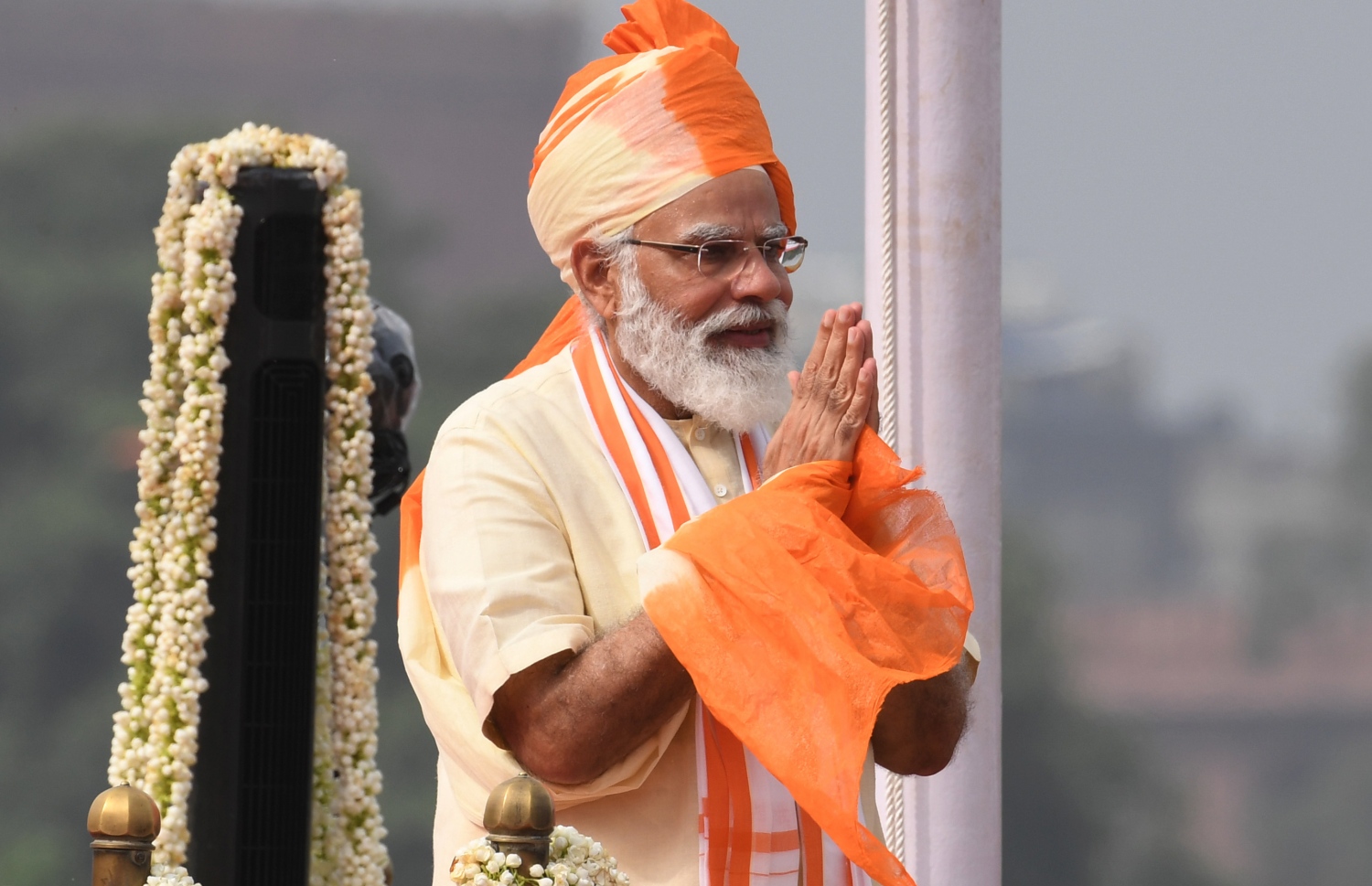 ނިއު ދިއްލީ - އޮގަސްޓް 15، 2020: އިންޑިއާގެ 74 ވަނަ މިނިވަން ދުވަސް ފާހަގަކުރަން ރެޑް ފޯޓުގައި ބޭއްވި ރަސްމިއްޔާތަށް ބޮޑުވަޒީރު މޯދީ ވަޑައިގެން، ސަލާމް ކުރައްވަނީ. --ފޮޓޯ:އޭއެފްޕީ