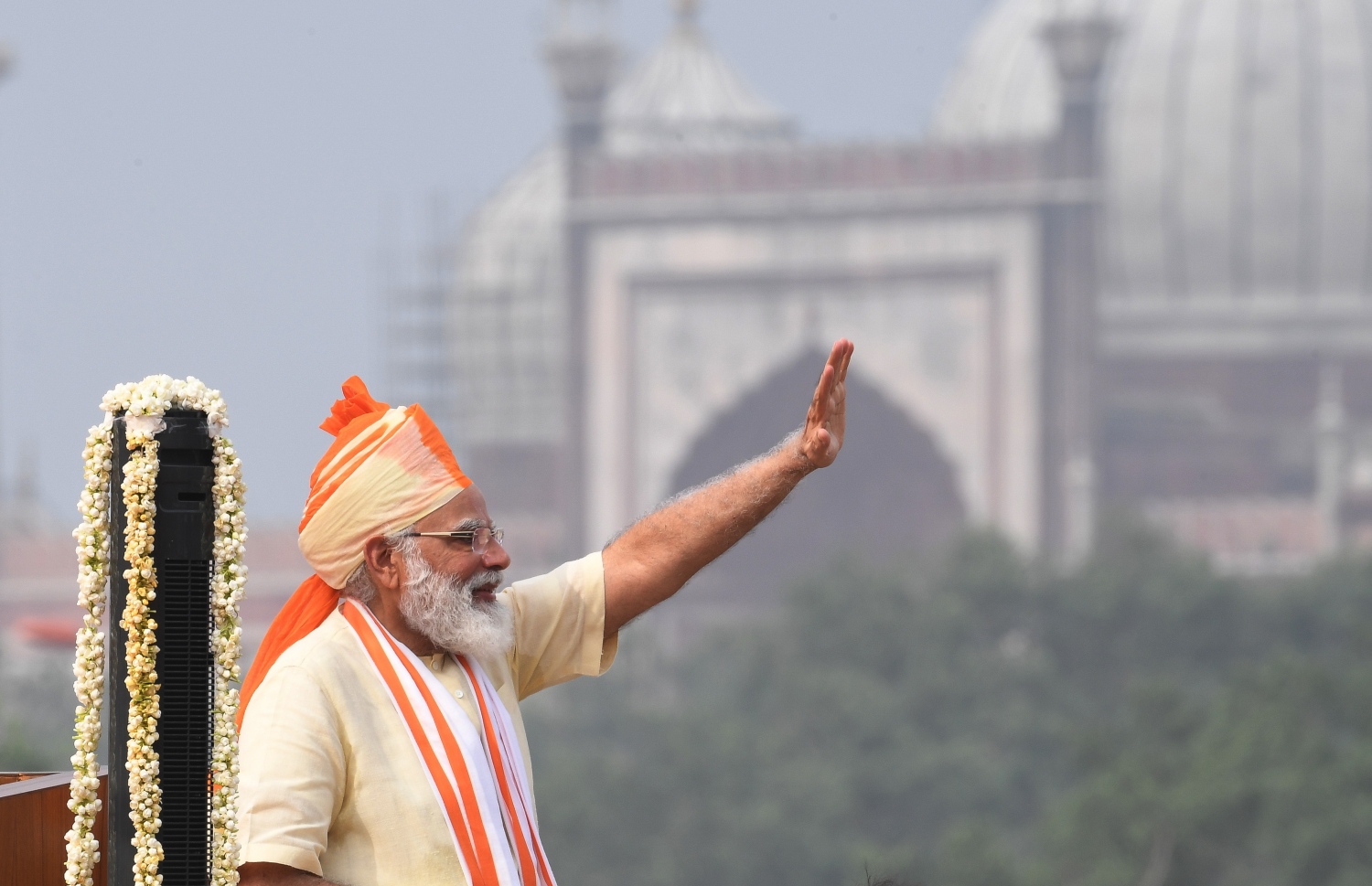 ނިއު ދިއްލީ - އޮގަސްޓް 15، 2020: އިންޑިއާގެ 74 ވަނަ މިނިވަން ދުވަސް ފާހަގަކުރަން ރެޑް ފޯޓުގައި ބޭއްވި ރަސްމިއްޔާތަށް ބޮޑުވަޒީރު މޯދީ ވަޑައިގެން، ސަލާމް ކުރައްވަނީ. --ފޮޓޯ:އޭއެފްޕީ