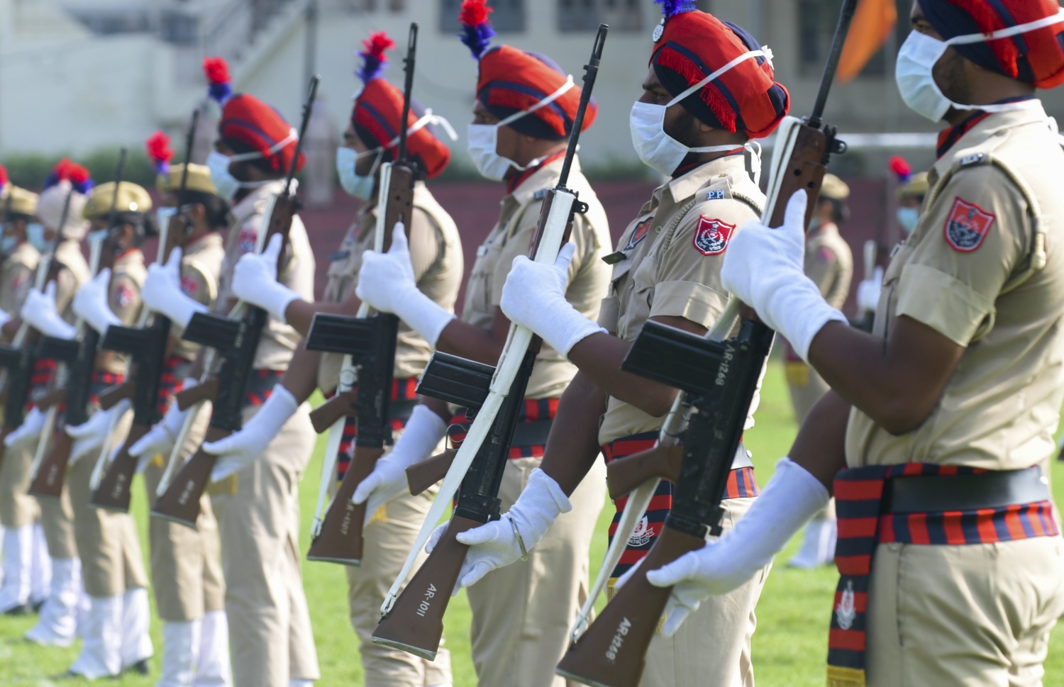 އަމްރިތުސާ - އޮގަސްޓް 15، 2020: އިންޑިއާގެ 74 ވަނަ މިނިވަން ދުވަސް ފާހަގަކުރަން ދިދަ ނެގުމުގެ ރަސްމިއްޔާތު ބާއްވަނީ. --ފޮޓޯ:އޭއެފްޕީ