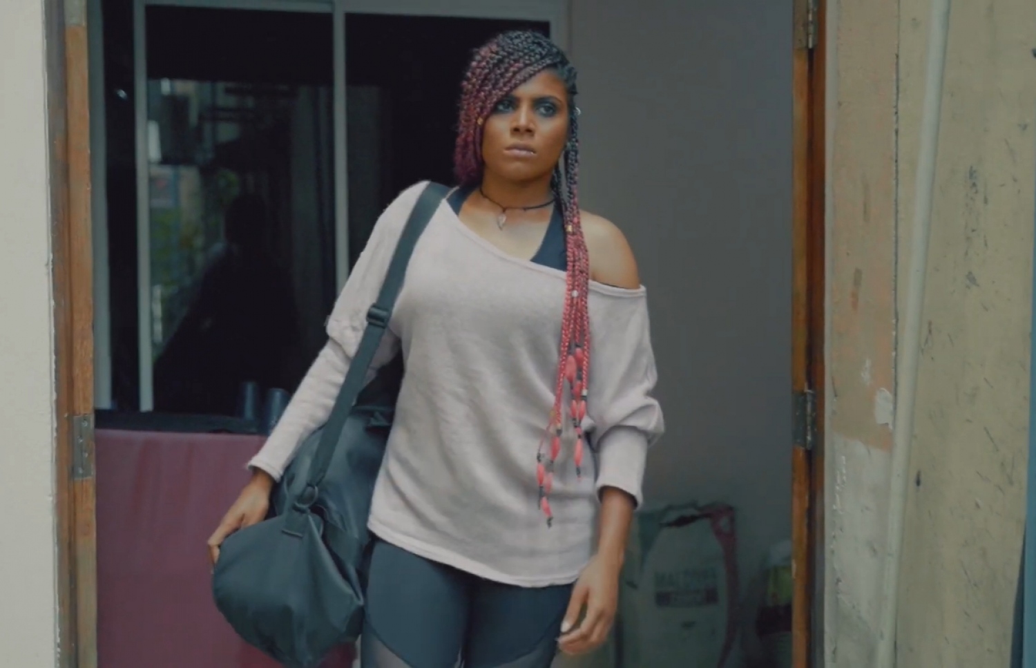 "ނީނާ" ގެ މަންޒަރެއްގައި ނުޒުހަތު ޝުއައިބު.-- ފޮޓޯ: އައިފިލްމްސް