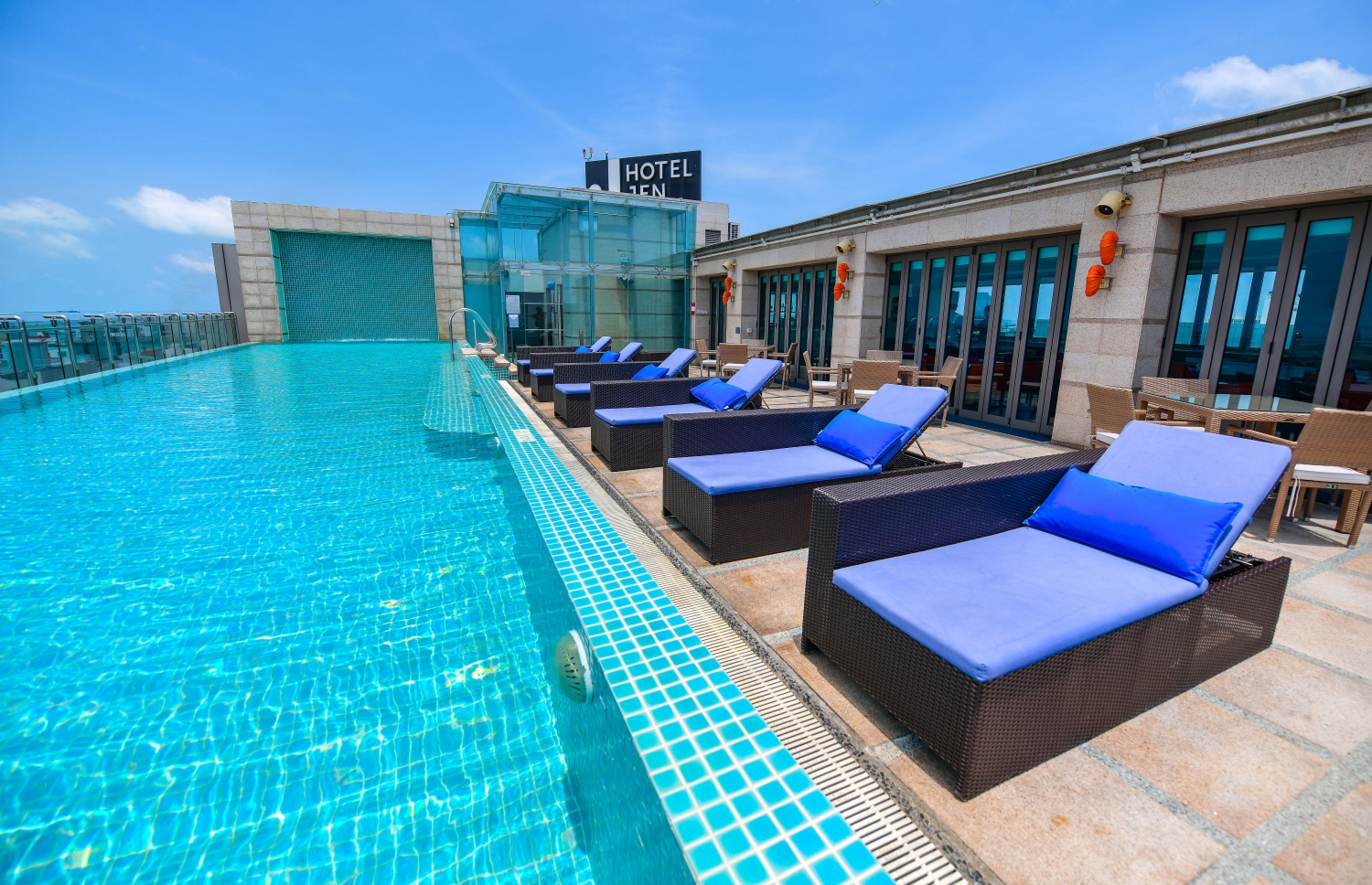 ޖެންގެ ޕޫލް އޭރިއާ: ޕޫލް ބޭނުން ކުރެވޭނީ ފަހަރަކު ފަސް މީހުންނަށް-- ފޮޓޯ: ނިޝާން އަލީ/މިހާރު