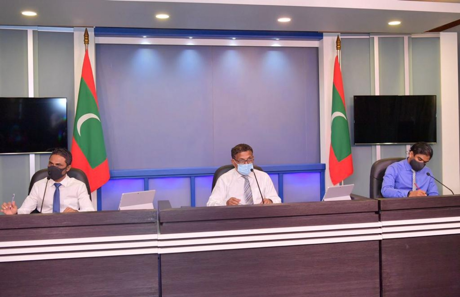 ފްލެޓު ކޮމިޓީން މިއަދު ބޭއްވި މީޑިއާ ބްރީފިންގެ ތެރެއިން.---ފޮޓޯ: ރައީސް އޮފީސް