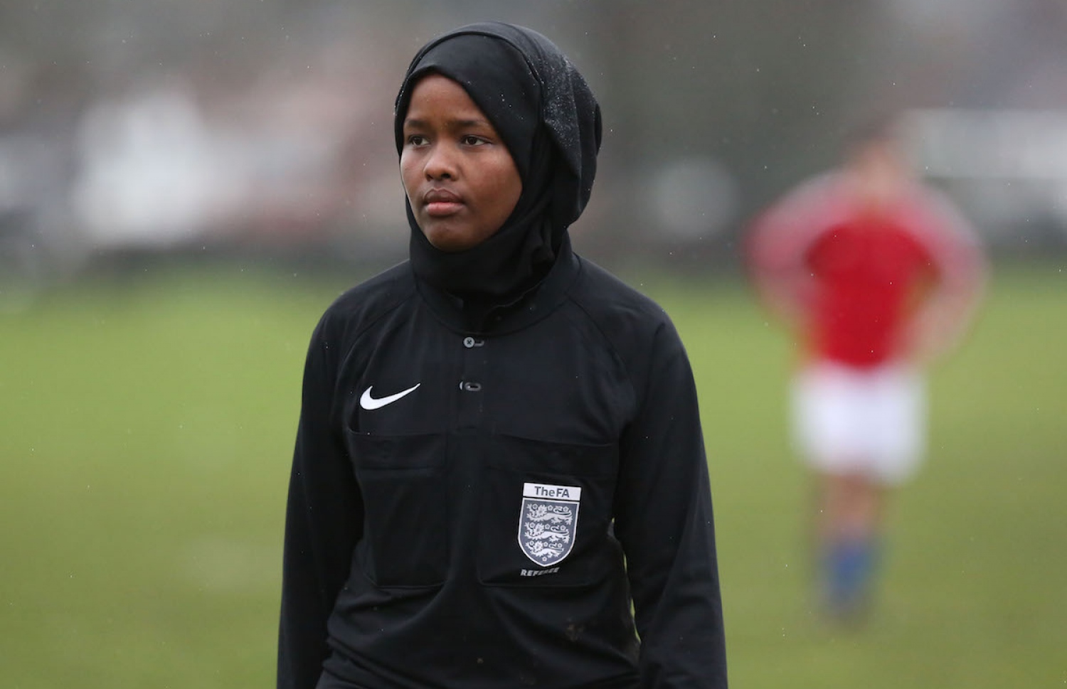 ޖޭޖޭ: އޭނާގެ ހުވަފެނަކީ އިނގިރޭސި ޕްރިމިއާ ލީގުގައި ރެފްރީކަން ކުރުން.