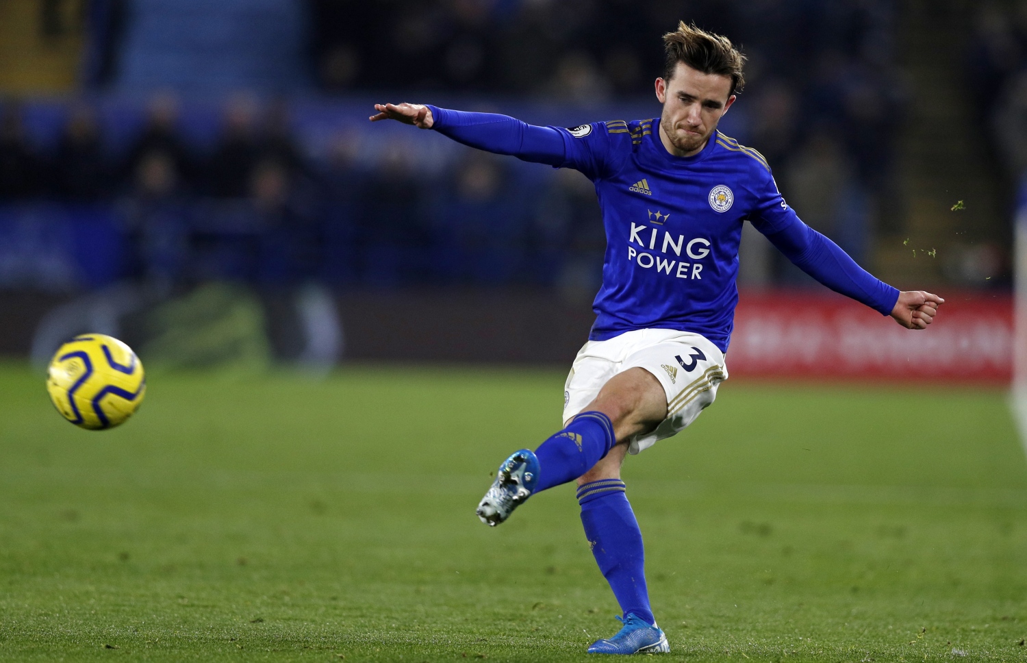 ލެސްޓާގެ މެޗެއްގެ ތެރެއިން ޗިލްވެލް ބޯޅަ ފޮނުވާލަނީ.-- ފޮޓޯ: އޭއެފްޕީ