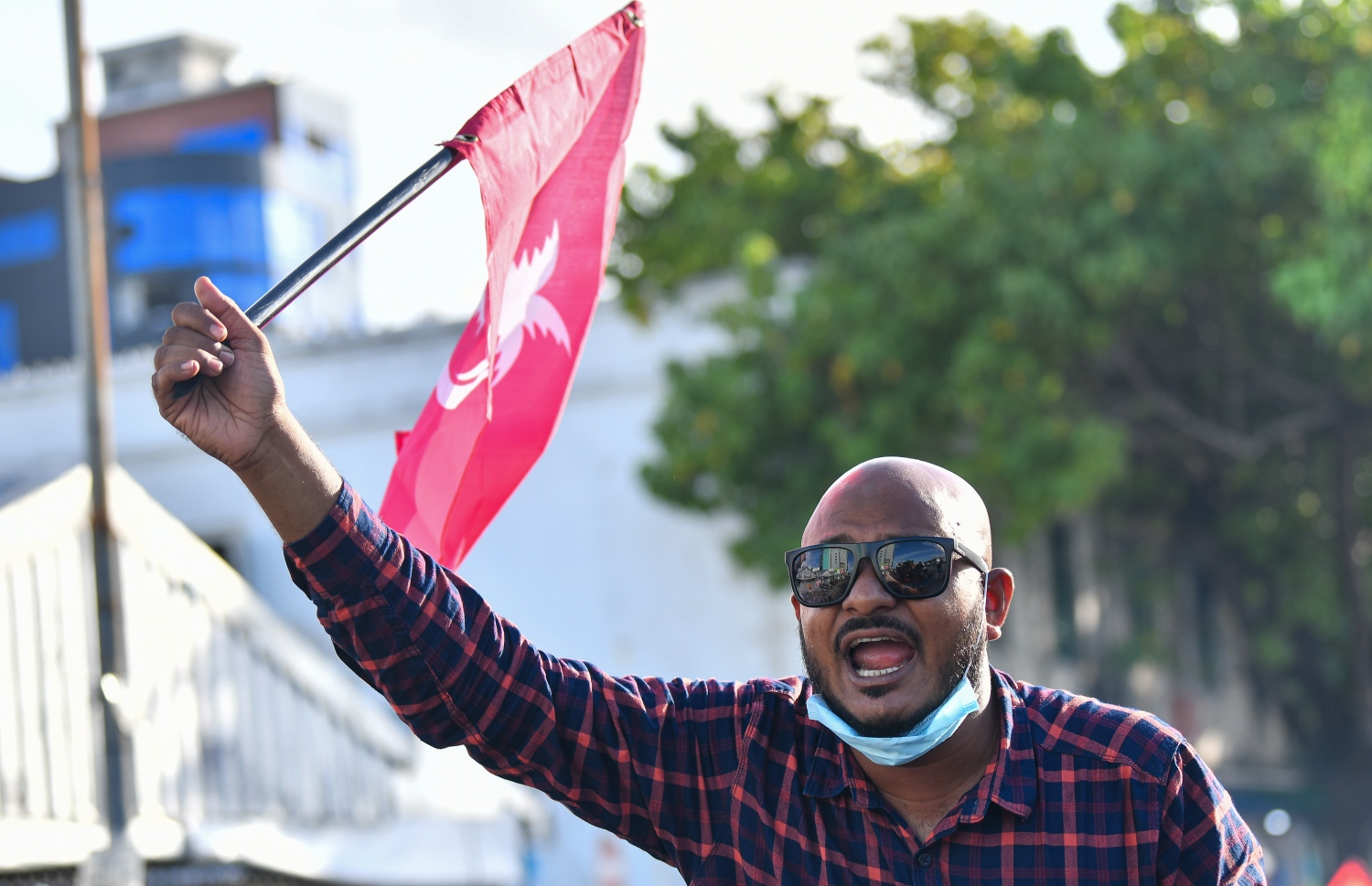 މާލެ: އޮގަސްޓް 28، 2020: ރާއްޖެ ވިއްކާލުމާއި ދެކޮޅަށް މާލޭގައި ޕީޕީއެމް/ޕީއެންސީ ކޯލިޝަނުން ޝުއޫރު ފާޅުކޮށްފައި ހުރި ބޯޑުތައް ހިފައިގެން މުޒާހަރާކުރުން.-- ފޮޓޯ: އަހުމަދު އަވްޝަން އިލްޔާސް /މިހާރު