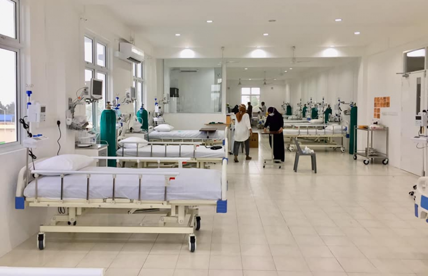 ވިލިނގިލީގައި ހަދާފައިވާ ކޮވިޑް ފެސިލިޓީ: މިތަނުގައި ބަލި މީހަކަށް ފަރުވާ ދޭން ބަޔަކު އިއްޔެ ވަނީ ދެކޮޅު ހަދާފައި.