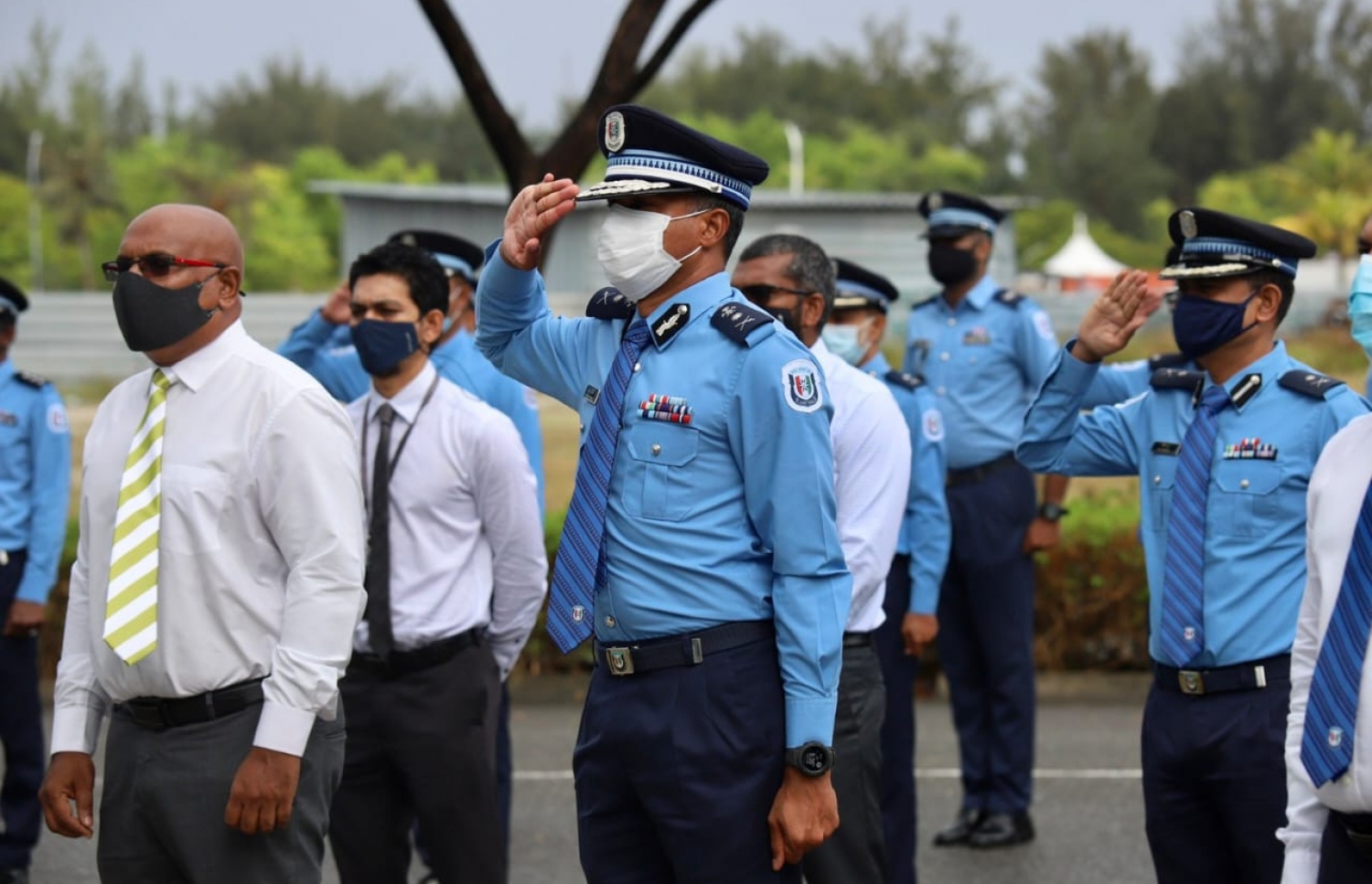 ހުޅުމާލޭގެ ފުލުހުންގެ އާ އިމާރާތް ހުޅުވުމުގެ ރަސްމިއްޔާތުގައި މިނިސްޓަރު އިމްރާނާއި ސީޕީ ހަމީދު އަދި ފުލުހުންގެ ބައެއް އިސްވެރިން ބައިވެރިވެވަޑައިގަންނަވަނީ.---ފޮޓޯ: ޕޮލިސް