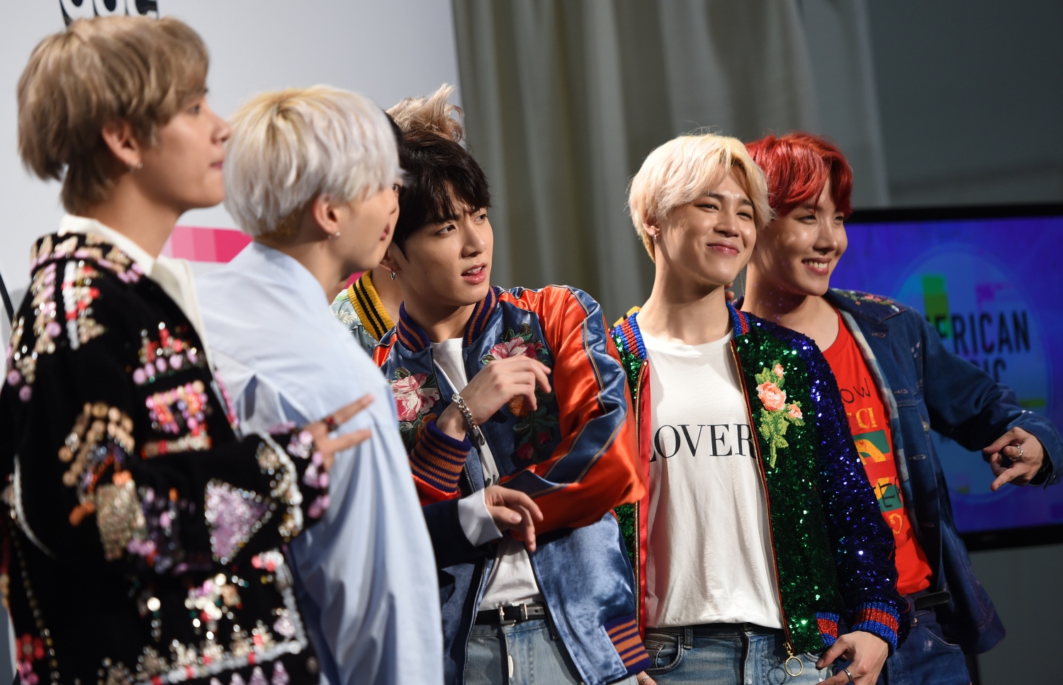 ބީޓީއެސްގެ ވޯލްޑް ޓުއާ އަންނަ އެޕްރީލް މަހު ފަށަނީ