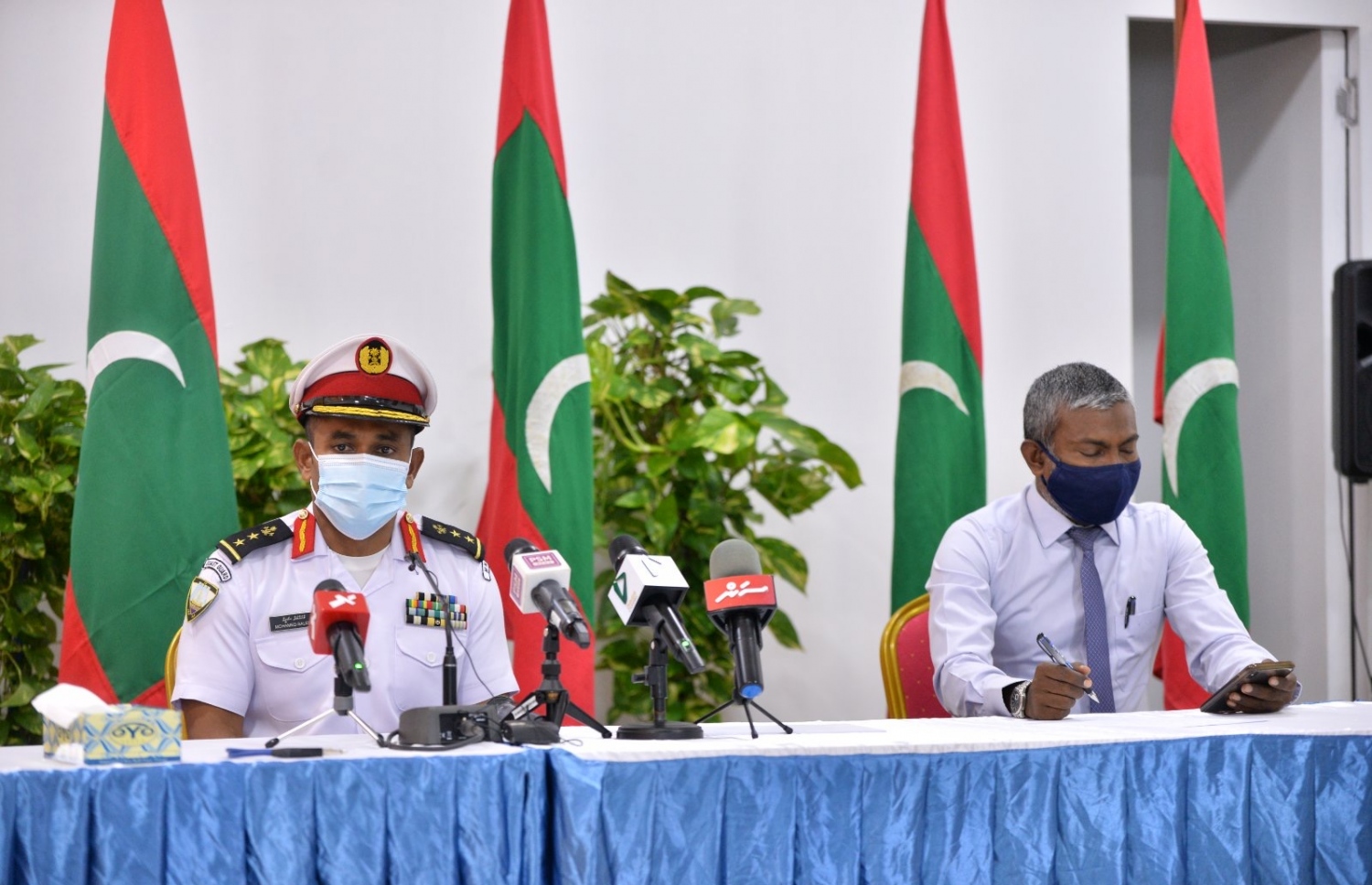 މިއަދުގެ މީޑިއާ ބްރީފިންގައި އީޕީއޭގެ ޑީޖީ ނައީމް (ކ) އަދި ކޯސްޓް ގާޑުގެ ކޮމާންޑަންޓް ކާނަލް ސަލީމް ބައިވެރިވެވަޑައިގަންނަވަނީ.