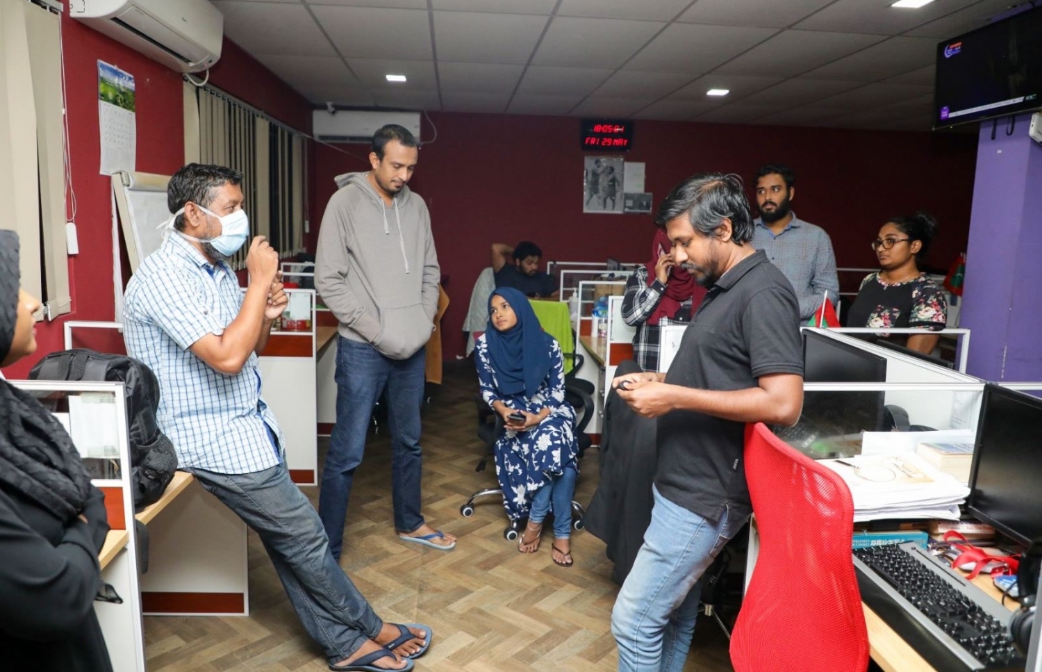 ކޮވިޑް ތެރޭގައި މަސައްކަތް ކުރި ޕީއެސްއެމްގެ ނިއުސް ޓީމުގެ ބައެއް މުވައްޒަފުން